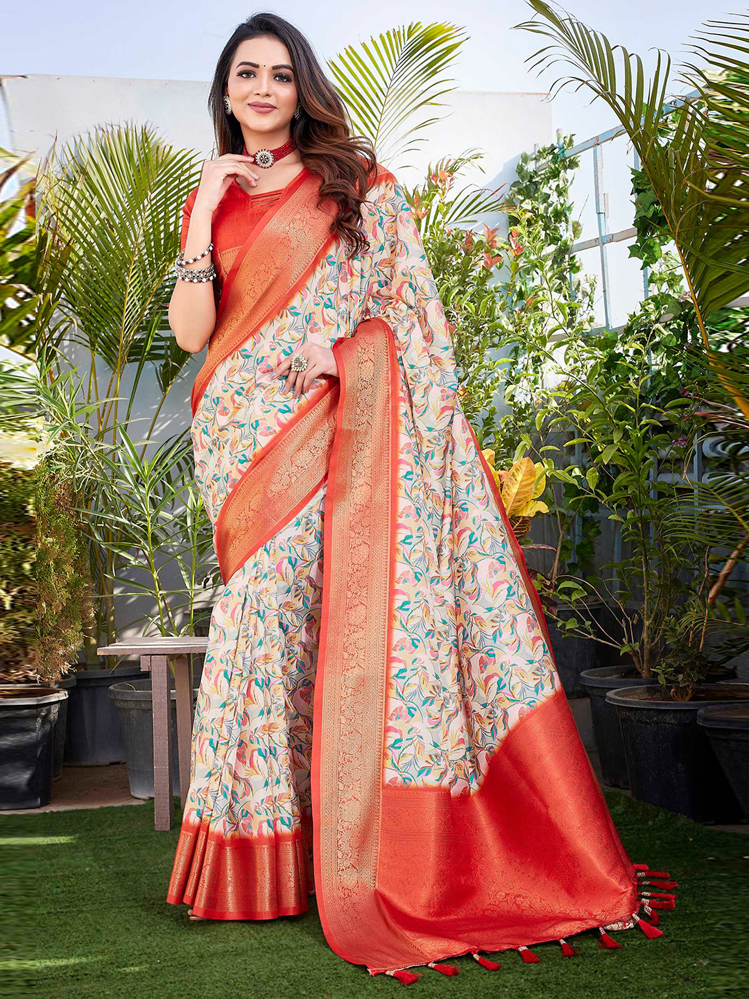 

Mitera Floral Printed Woven Design Zari Banarasi Saree, White