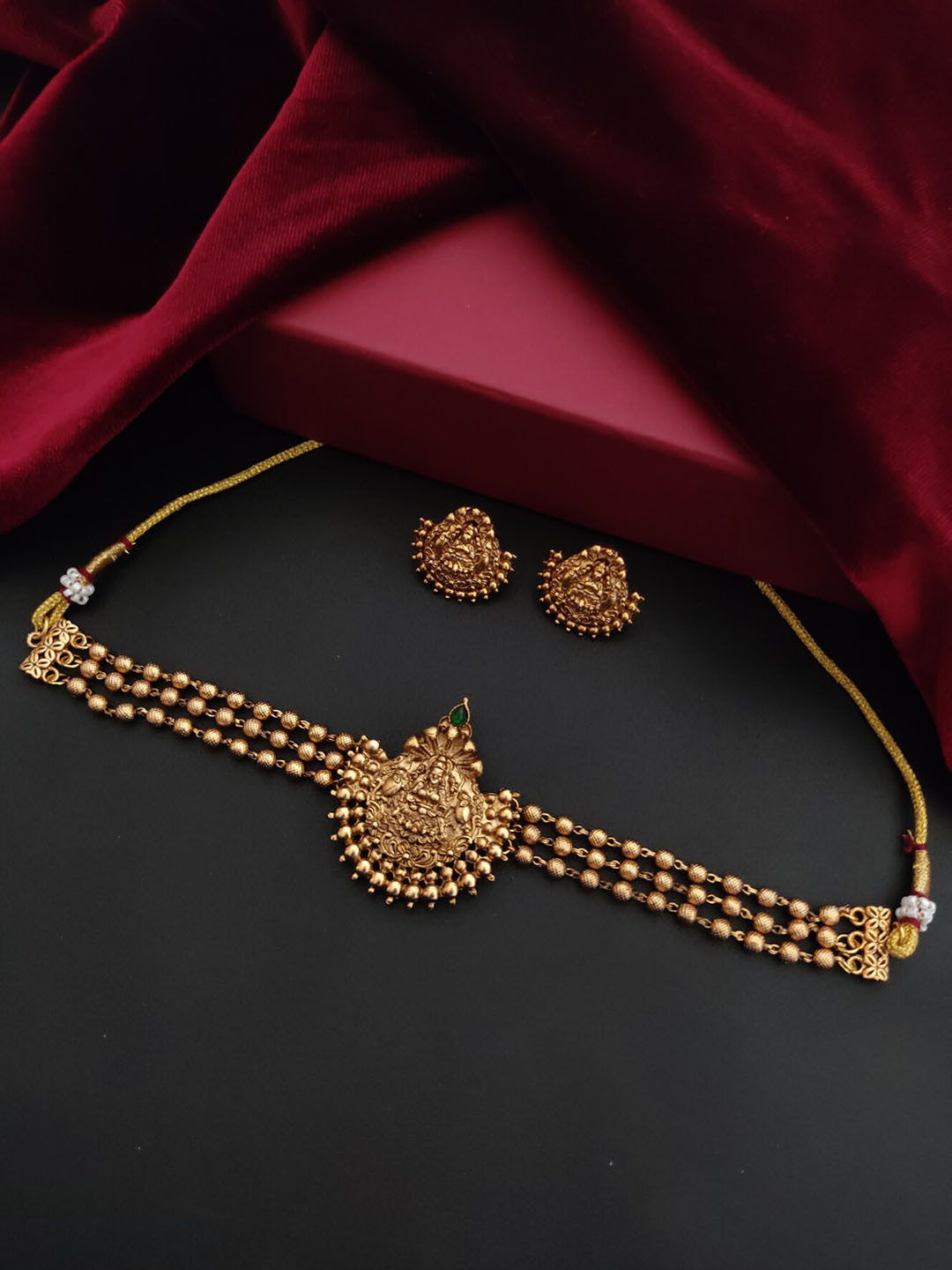 

Pihtara Jewels Gold Plated Artificial Stones Studded & Beaded Necklace And Earrings