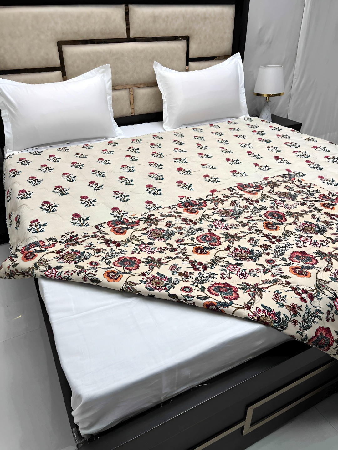 

Pure Decor Beige & Red Floral AC Room Double Bed Comforter