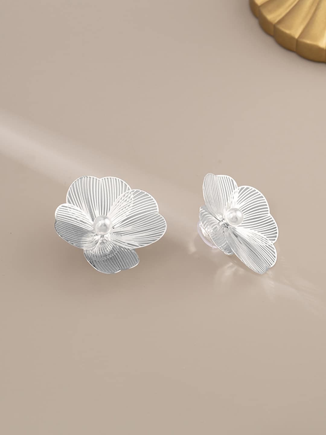 

FIMBUL Silver-Plated Floral Studs Earrings