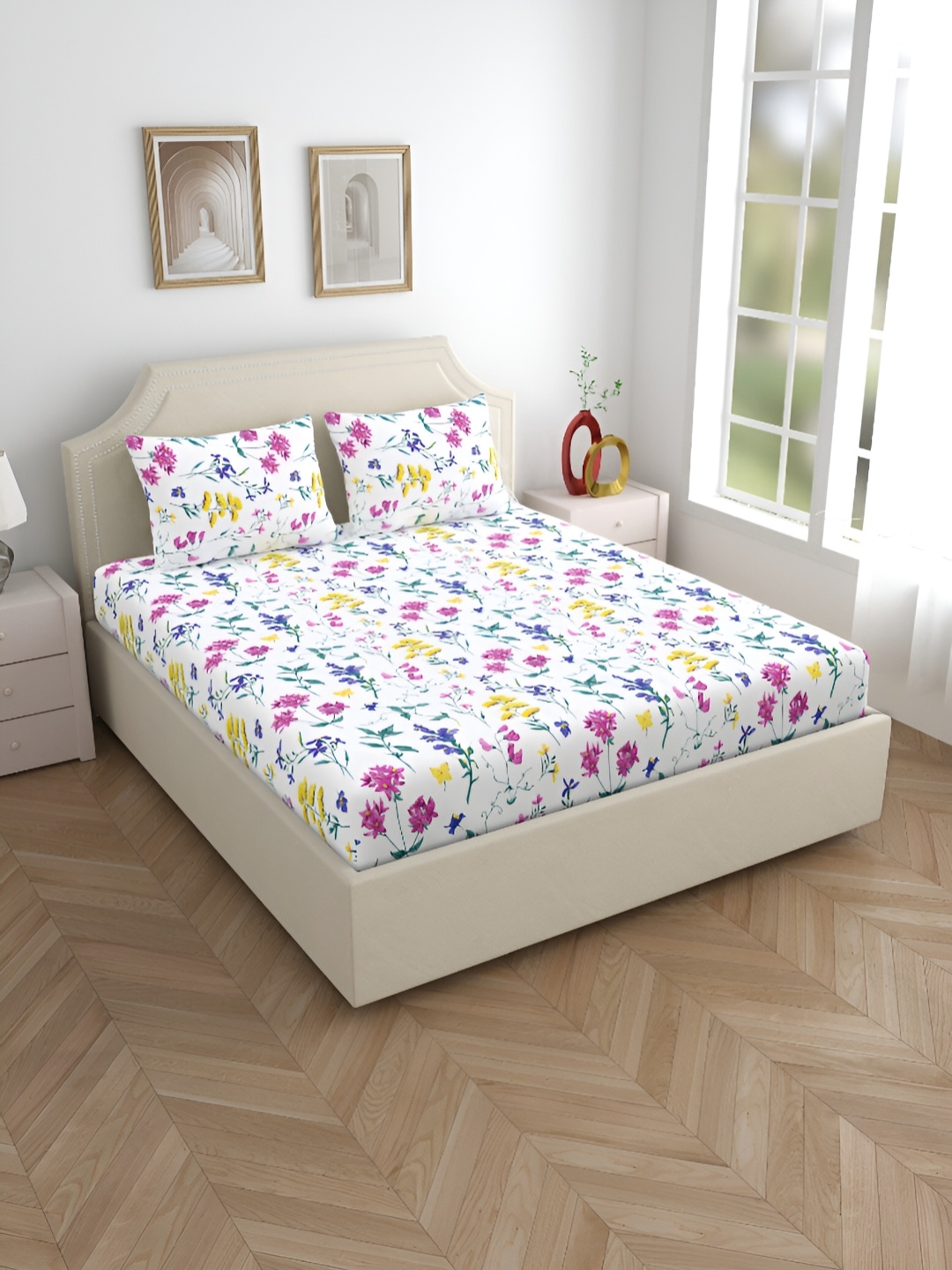 

Home Ecstasy White & Pink Floral 140 TC Cotton King Bedsheet with 2 Pillow Covers