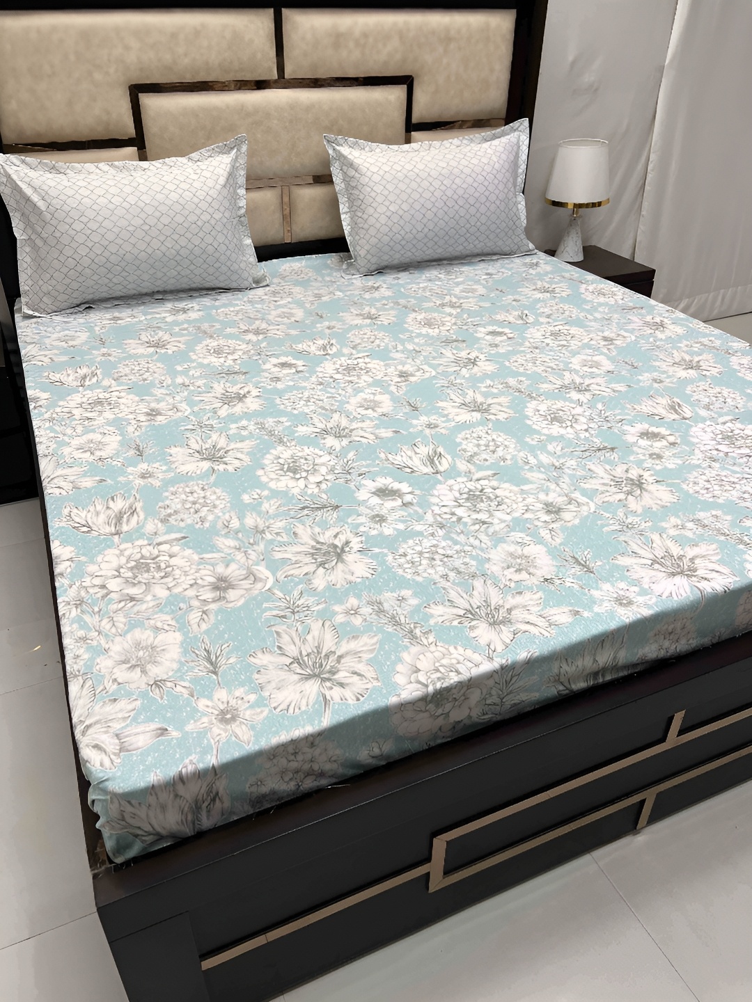 

Pure Decor Green & White Floral Cotton 330 TC King Bedsheet with 2 Pillow Covers