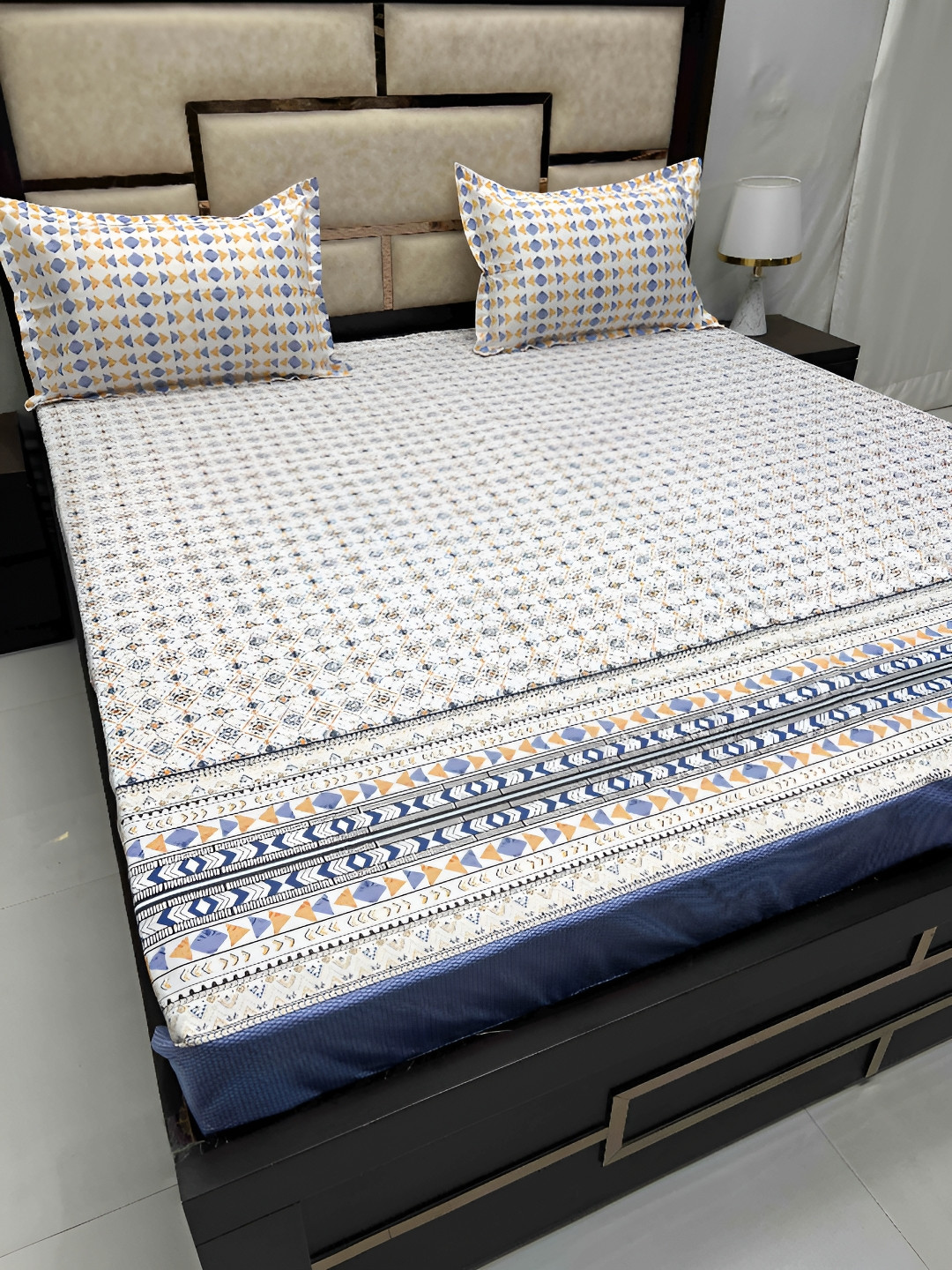 

Pure Decor Off White & Brown EthnicMotifs Cotton 330 TC King Bedsheet with 2 Pillow Covers