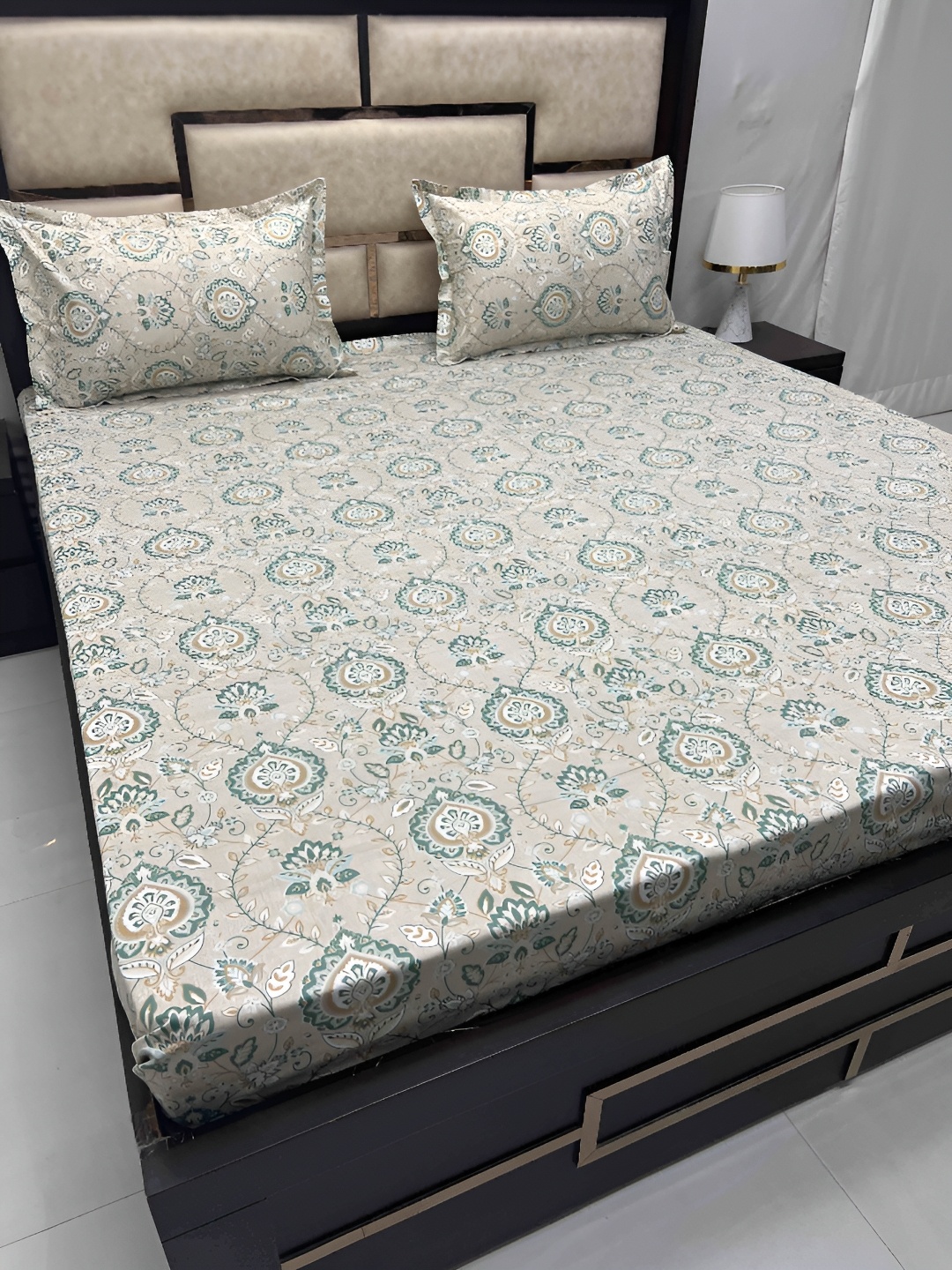 

Pure Decor Green & Beige Ethnic Motifs Cotton 330 TC King Bedsheet with 2 Pillow Covers