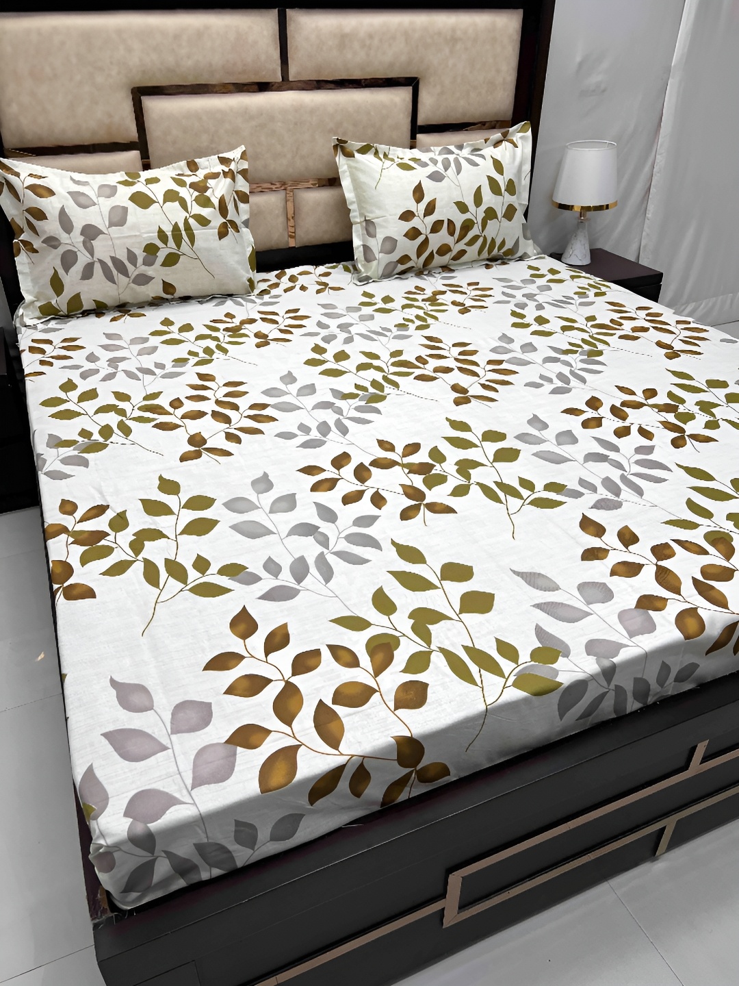 

Pure Decor White & Green Floral 330 TC Cotton King Bedsheet with 2 Pillow Covers