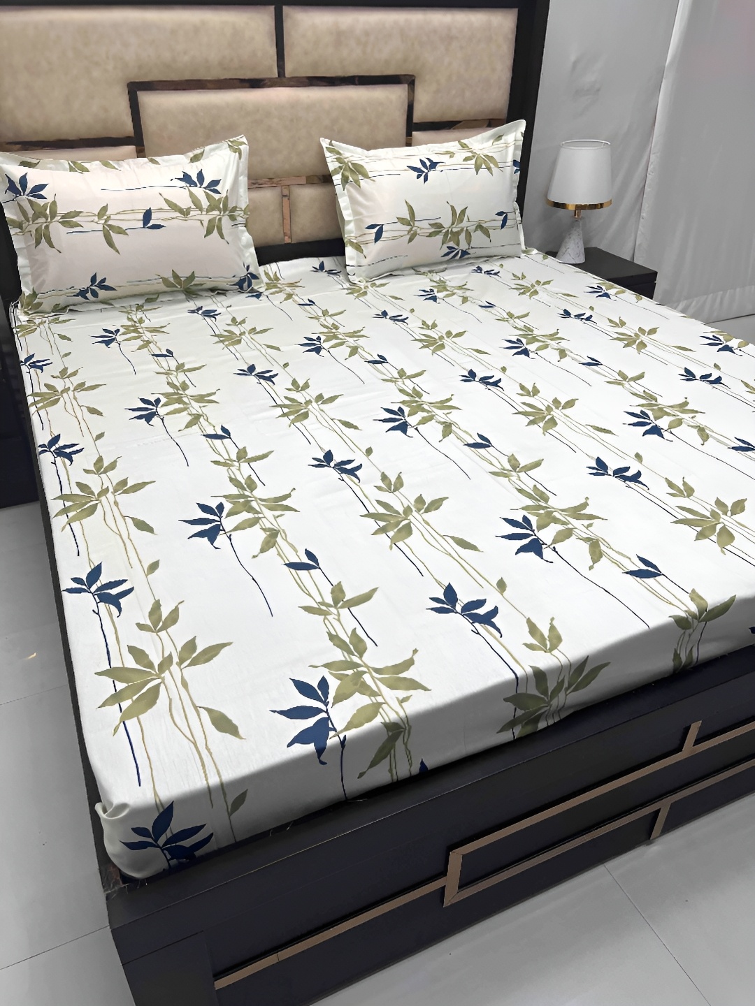 

Pure Decor Green & Blue Floral Cotton 330 TC King Bedsheet with 2 Pillow Covers