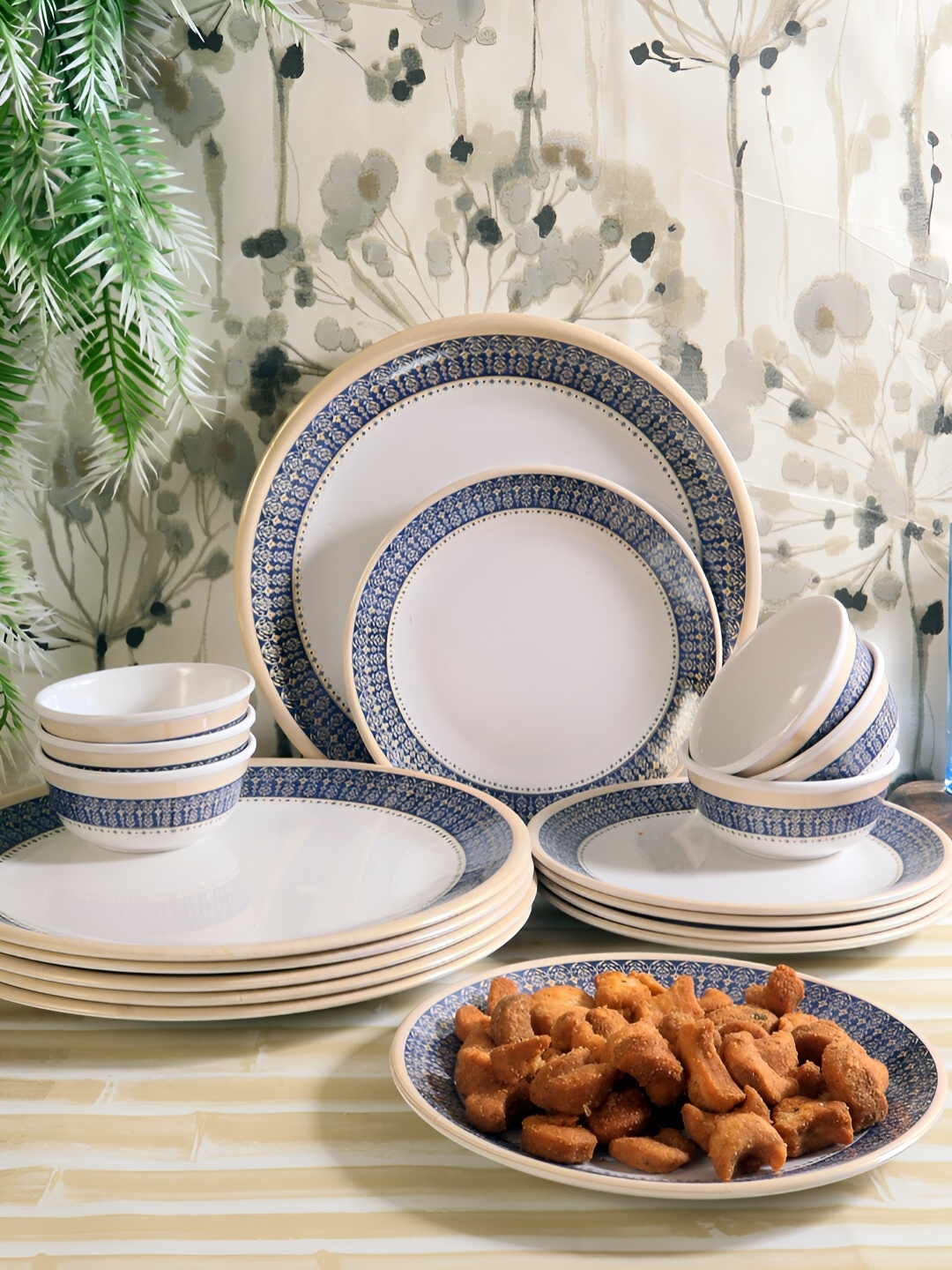 

Aura White & Pieces Printed Melamine Glossy Dinner Set