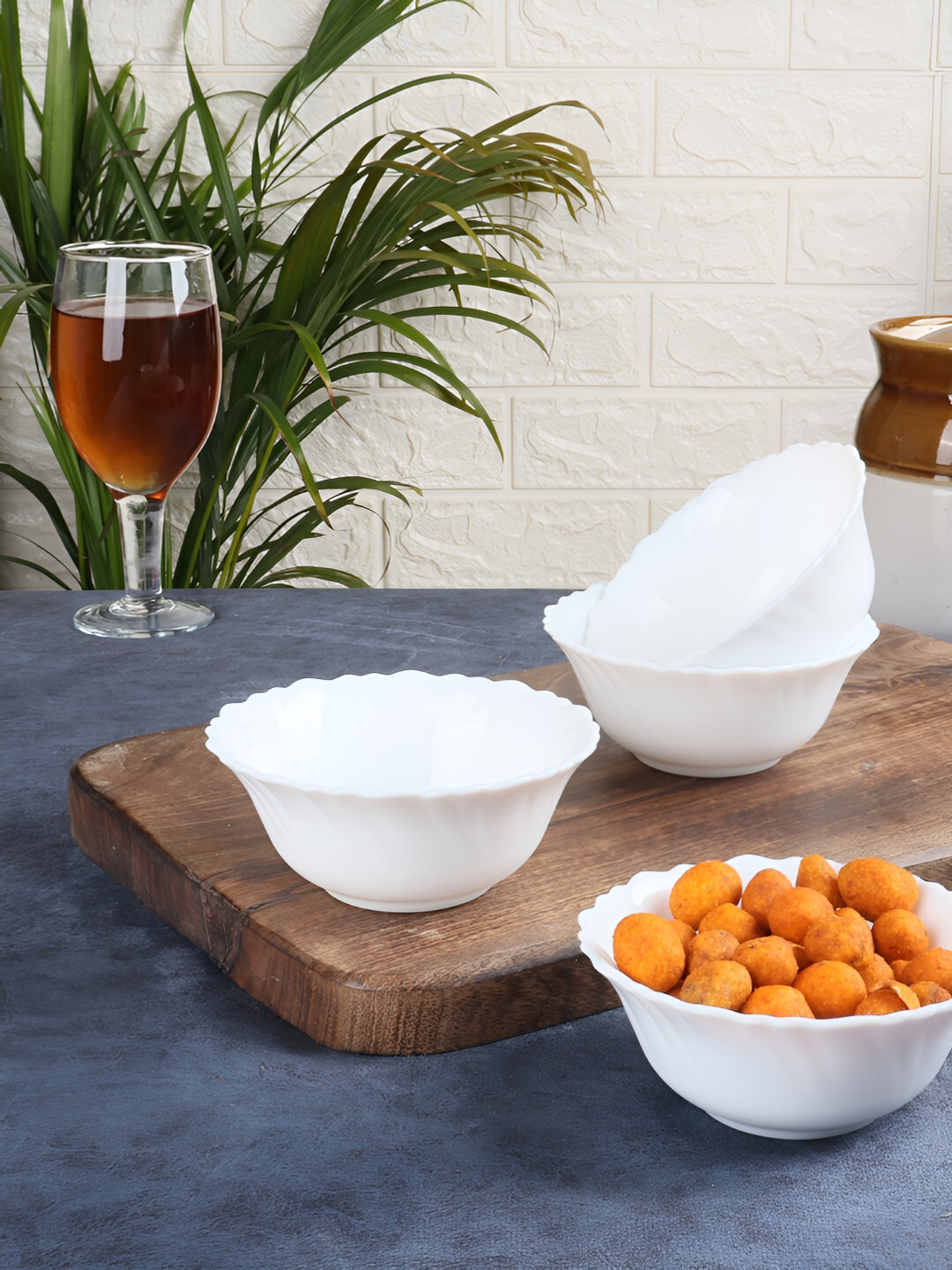 

Aura White & 6 Pieces Opalware Glossy Bowls