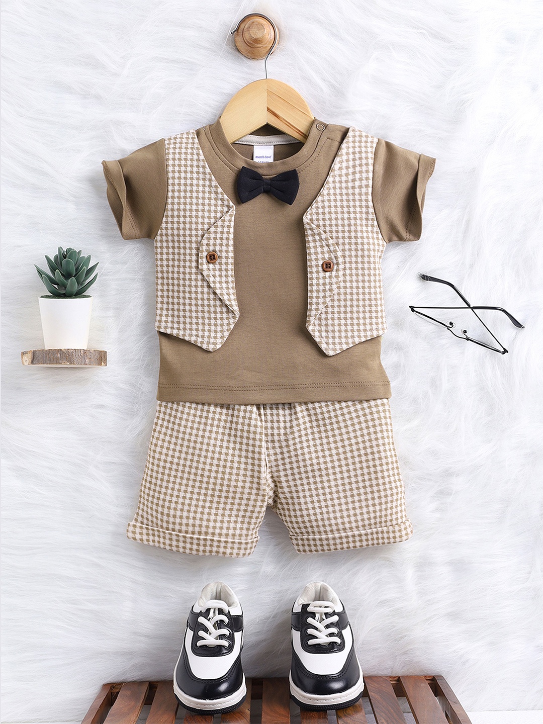 

Moms Love Boys Checked Round Neck Short Sleeves Pure Cotton T-shirt with Shorts, Brown