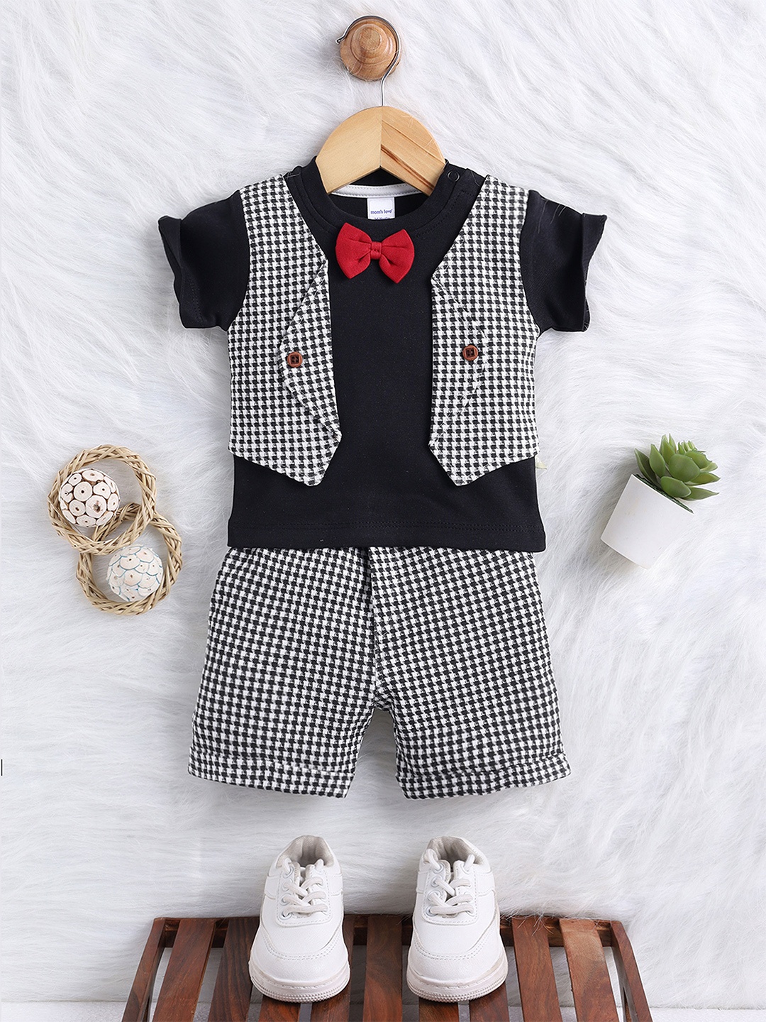 

Moms Love Boys Checked Round Neck Short Sleeves Pure Cotton T-shirt with Shorts, Black