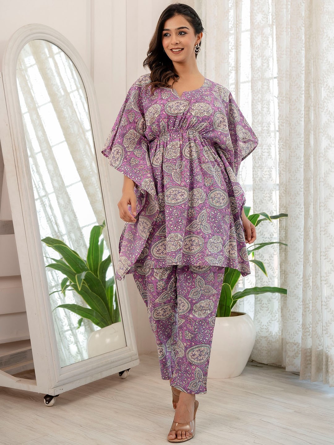 

SUUT Clothing Ethnic Motifs Printed Empire Pure Cotton Kurti with Trousers, Lavender