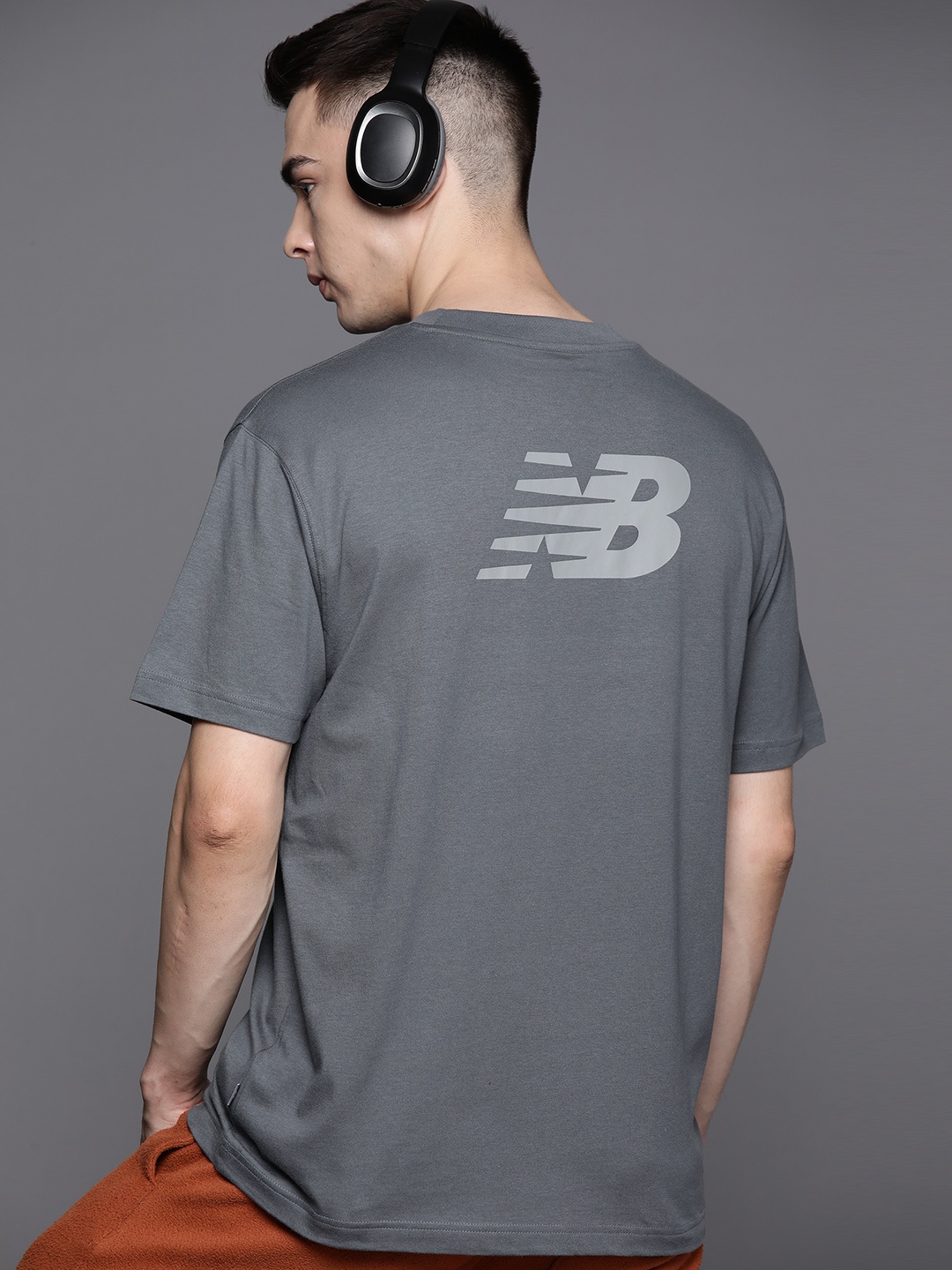 

New Balance Unisex Sport Essentials Logo T-shirt, Grey