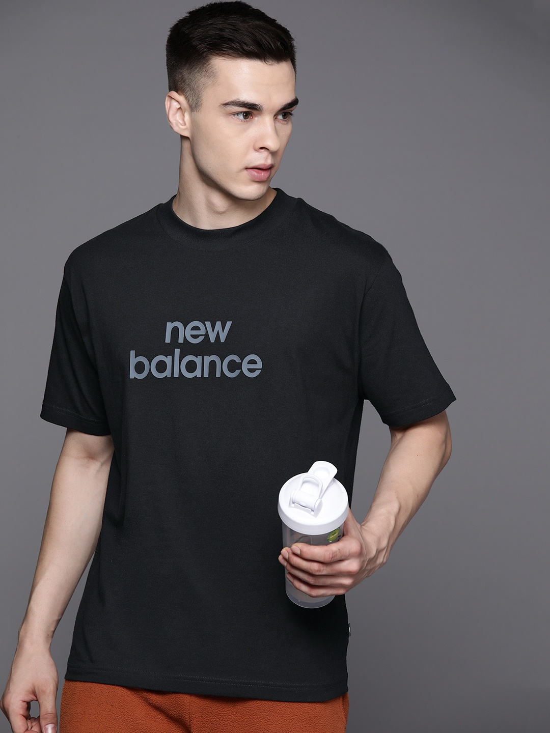 

New Balance Unisex Linear Logo Relaxed T-shirt, Black