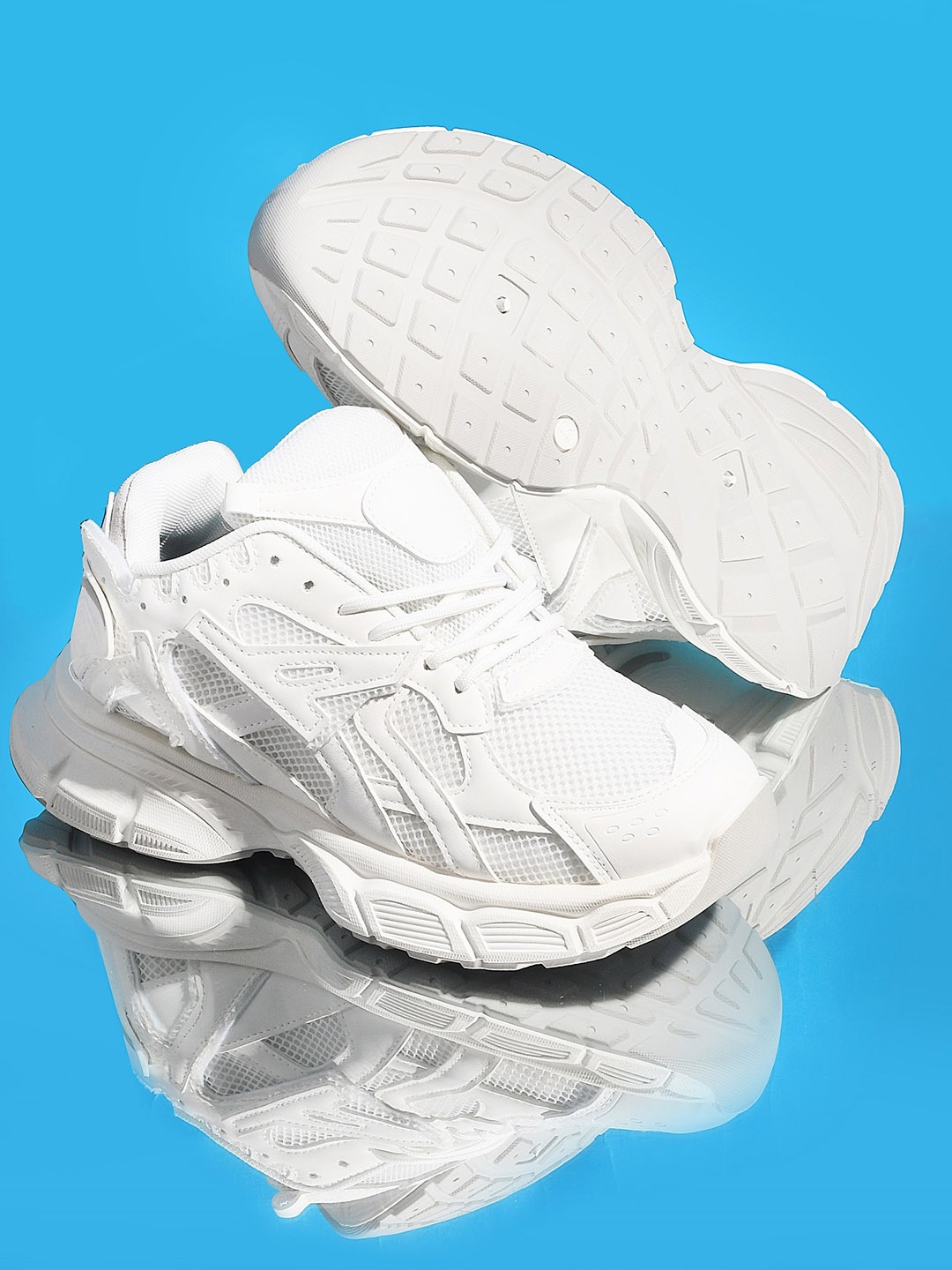 

THE WHITE POLE Men Textured Lightweight Memory Foam Lace-Up Sneakers