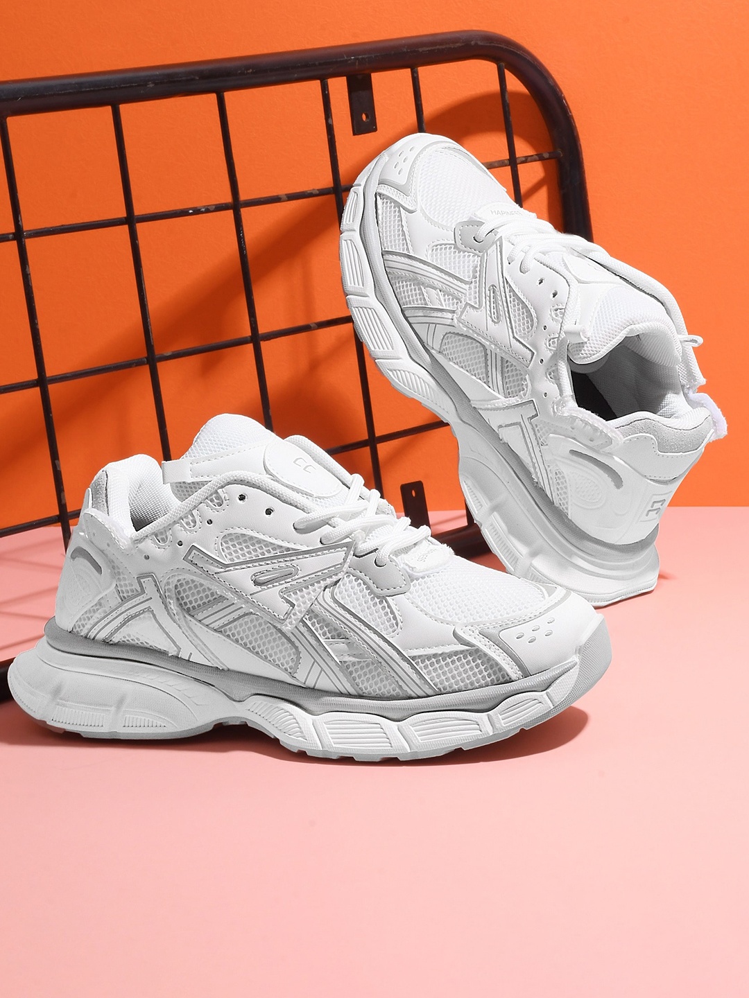 

THE WHITE POLE Men Textured Lightweight Memory Foam Lace-Up Sneakers