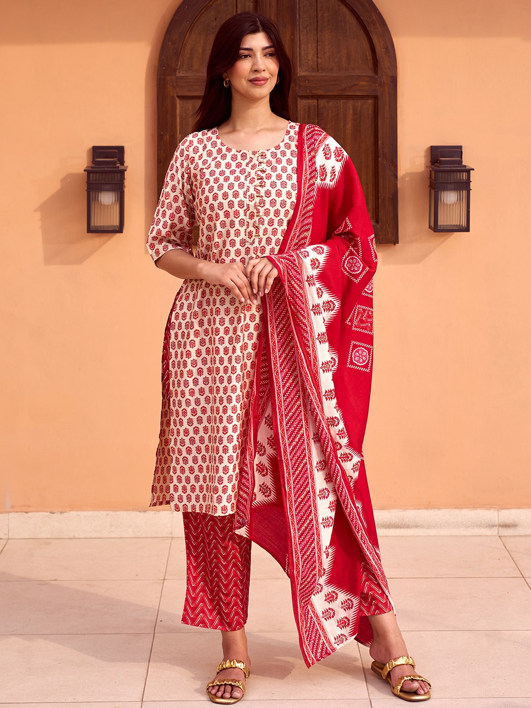 

Libas Floral Printed Kurta & Trousers With Dupatta, Beige