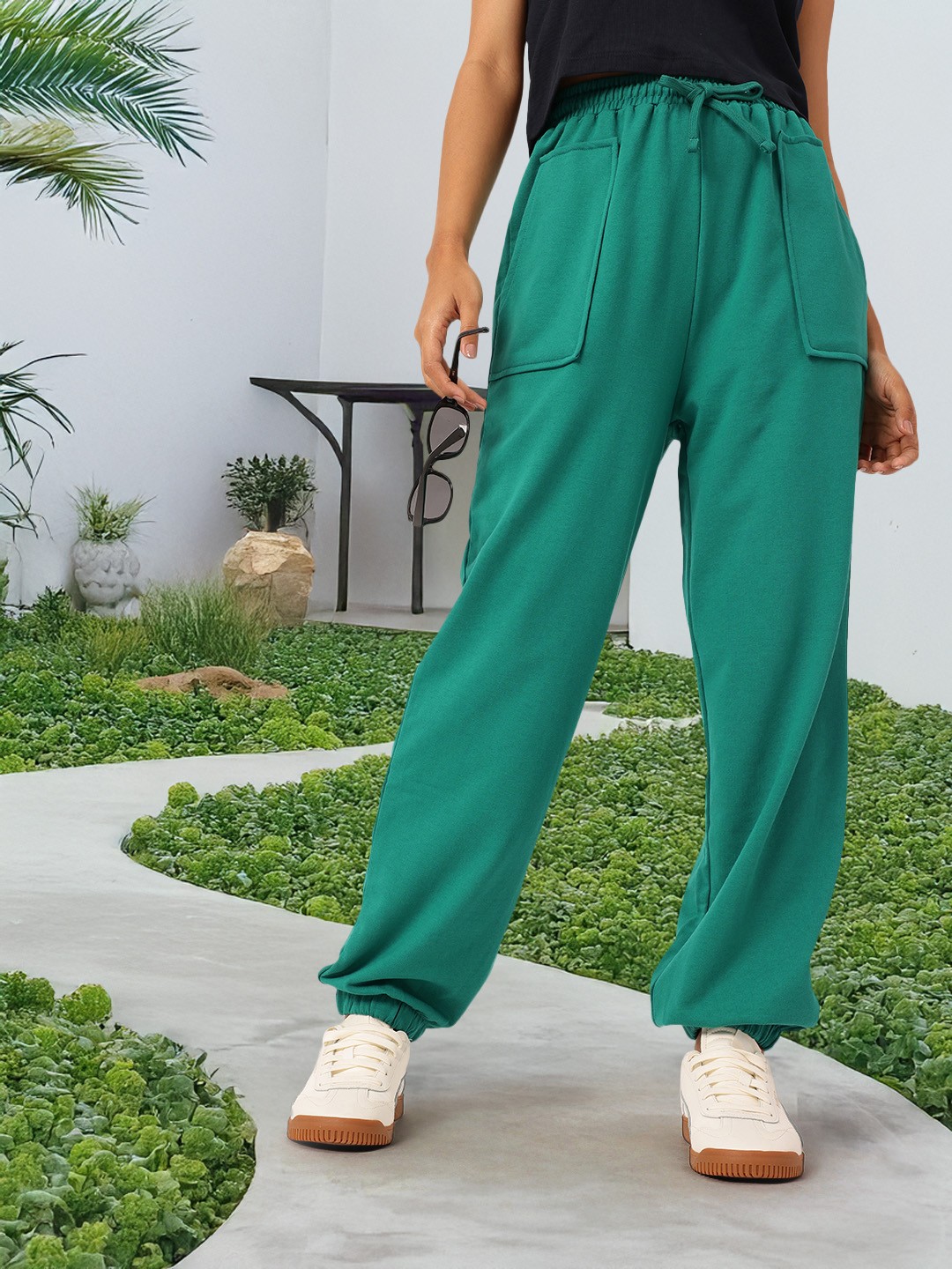 

DressBerry Women Streetwear Staple Joggers, Green