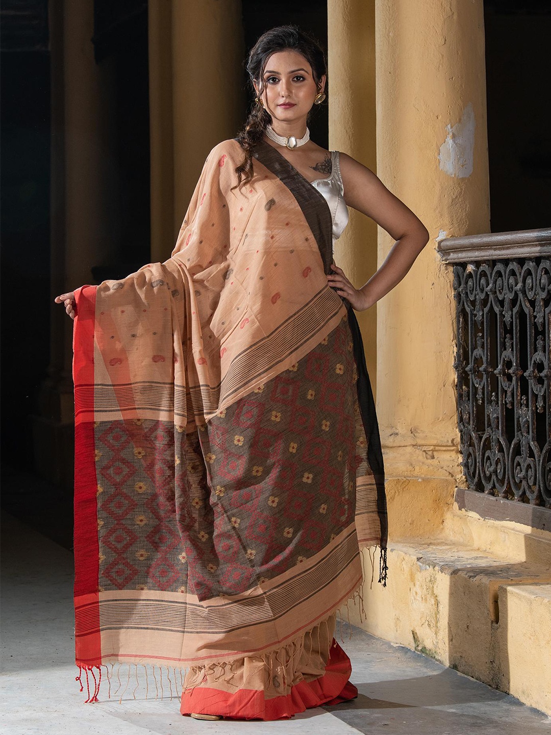 

Angoshobha Ethnic Woven Design Pure Cotton Jamdani Saree, Beige