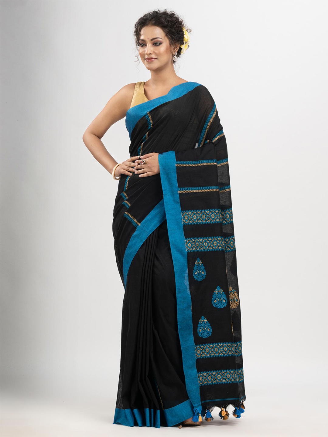 

Angoshobha Ethnic Woven Design Pure Cotton Saree, Black
