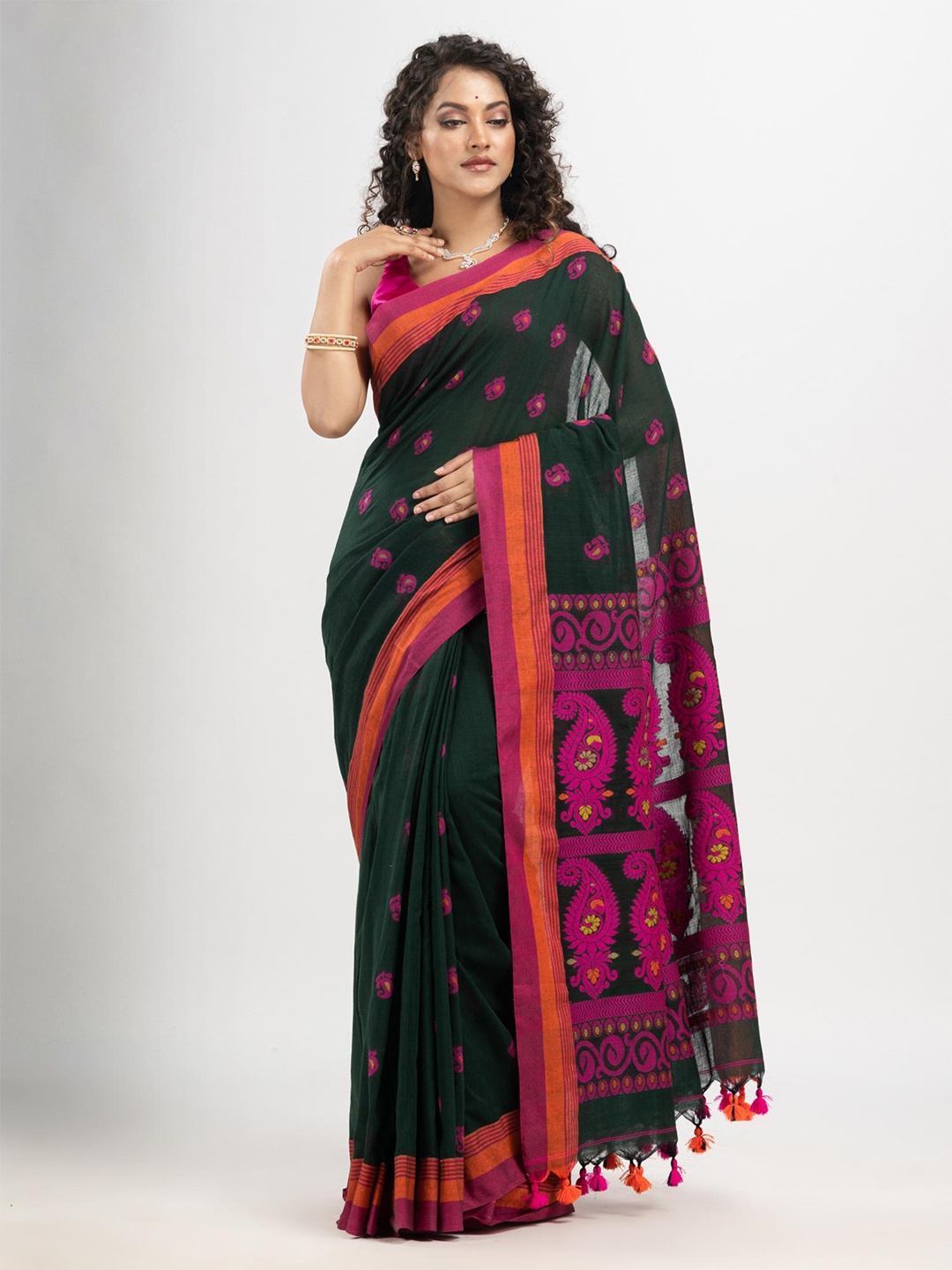 

Angoshobha Ethnic Woven Design Pure Cotton Saree, Green