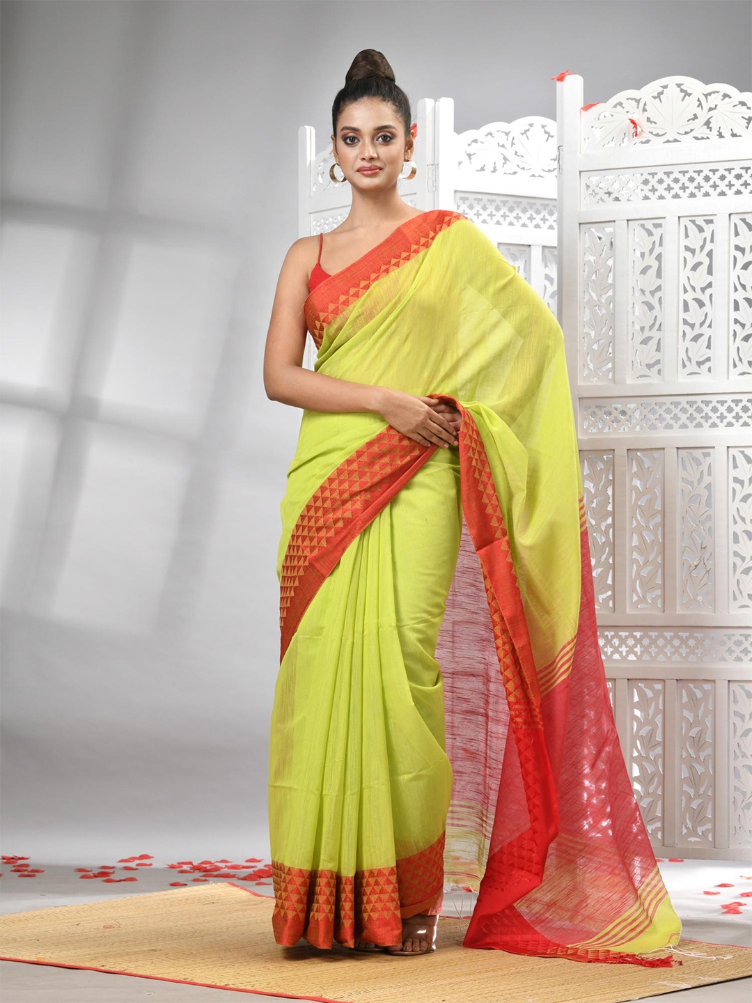 

Angoshobha Woven Design Saree, Green