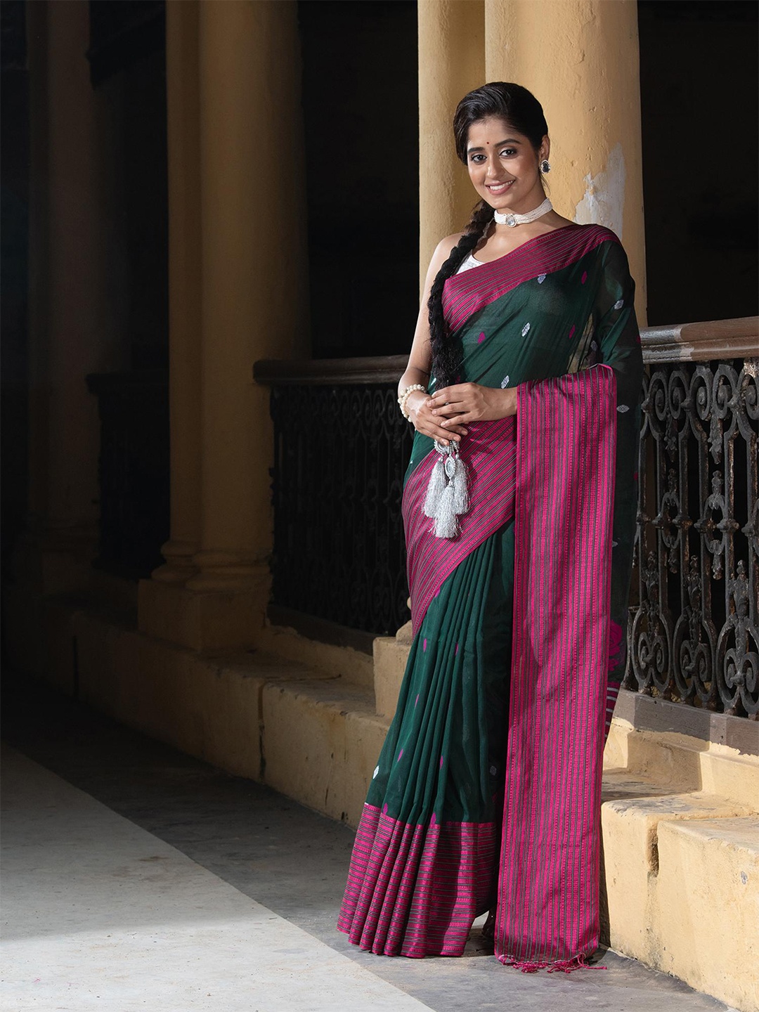 

Angoshobha Ethnic Motifs Woven Design Pure Cotton Jamdani Saree, Green