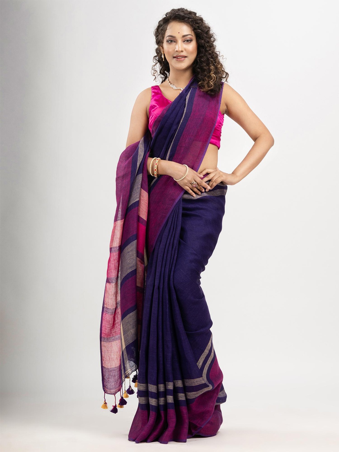 

Angoshobha Woven Design Pure Linen Saree, Blue