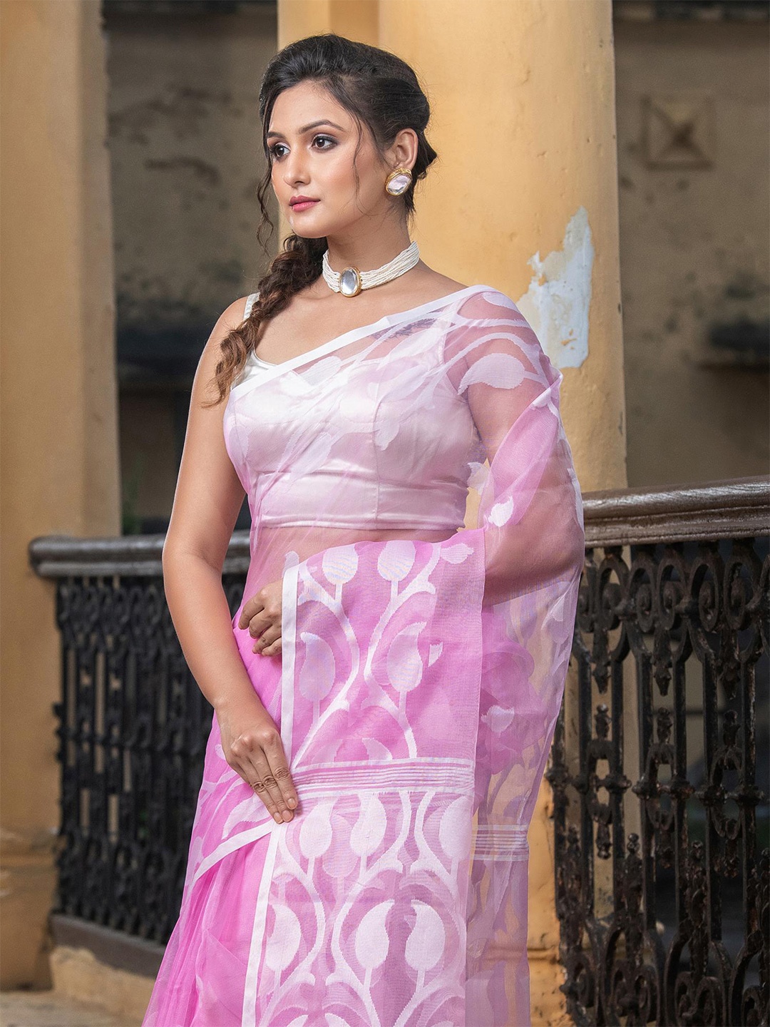 

Angoshobha Paisley Woven Design Janmdani Saree, Pink