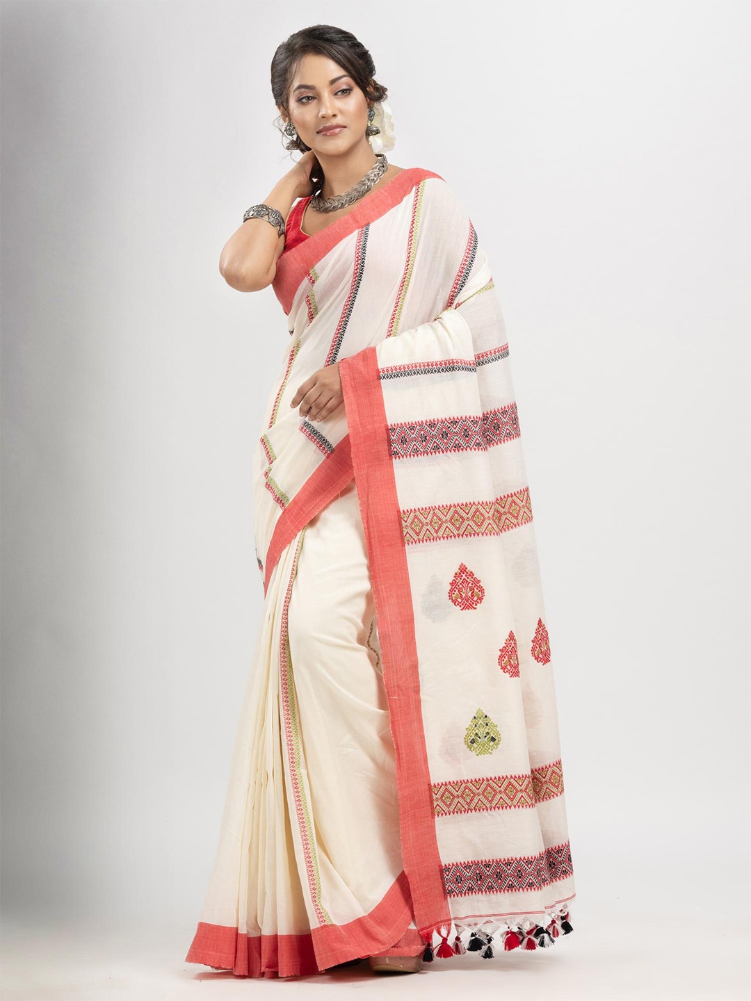 

Angoshobha Ethnic Motifs Woven Design Pure Cotton Saree, White