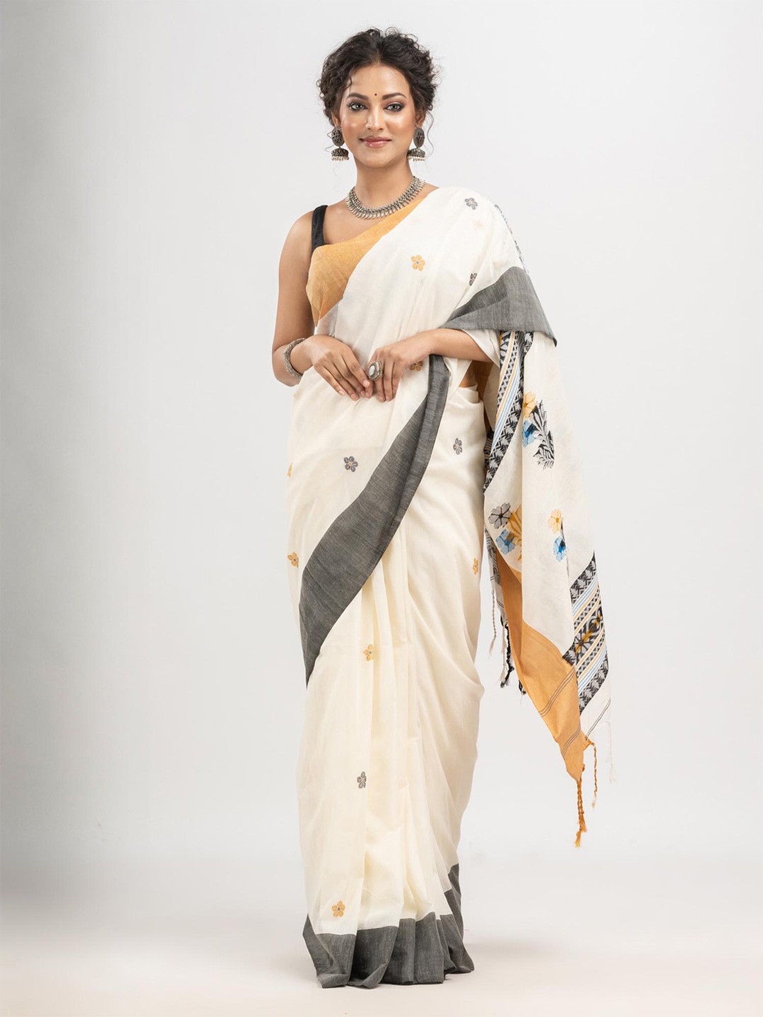 

Angoshobha Ethnic Motifs Woven Design Pure Cotton Saree, White
