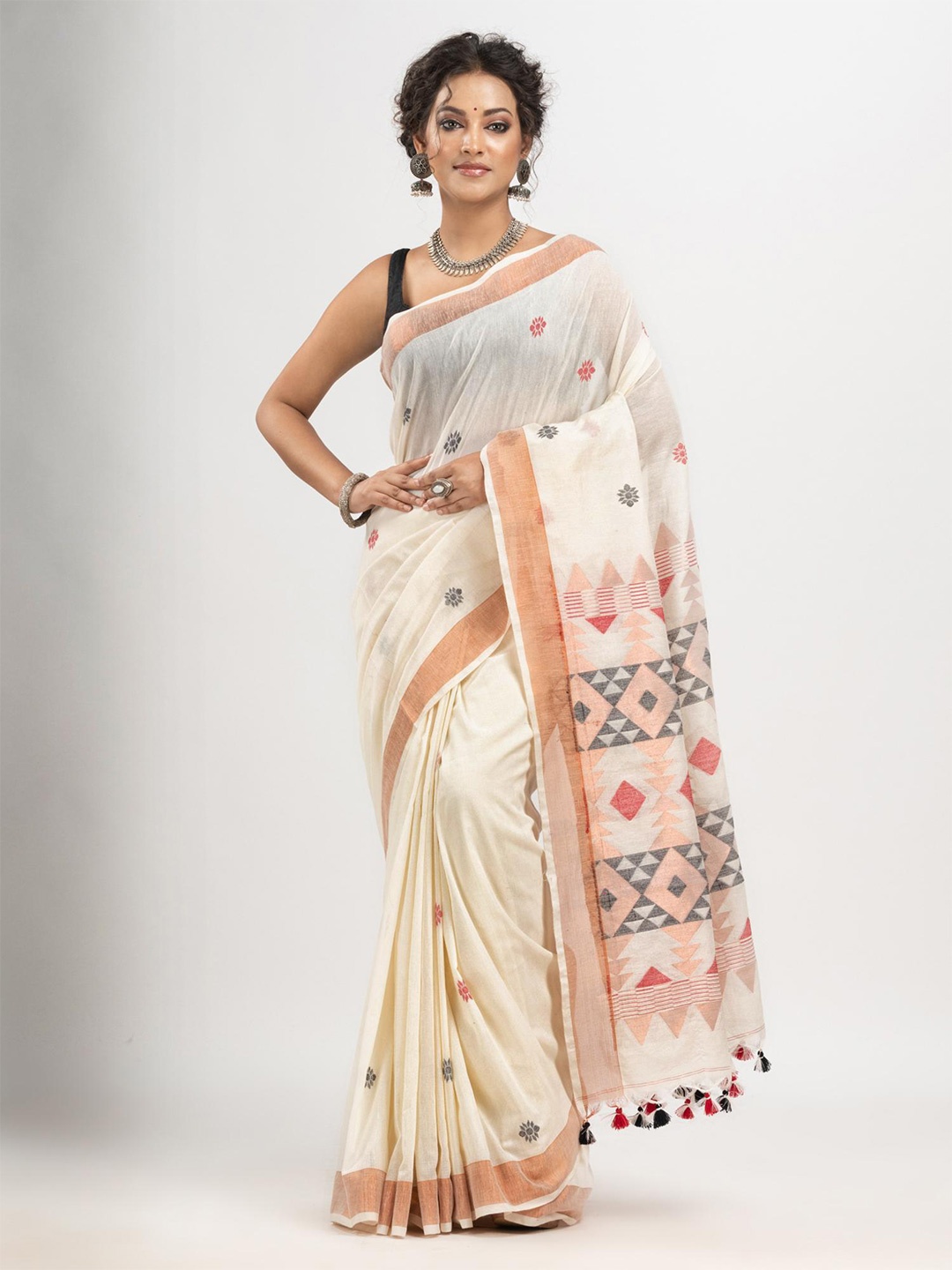 

Angoshobha Floral Printed Pure Cotton Saree, White