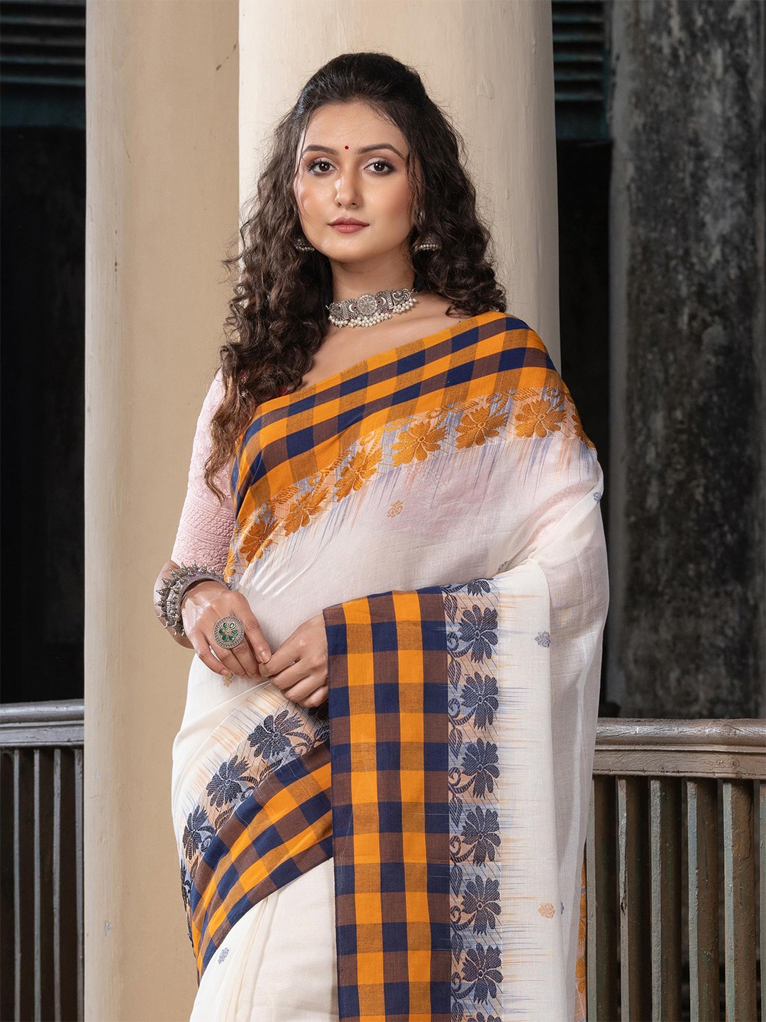 

Angoshobha Ethnic Woven Design Zari Pure Cotton Jamdani Saree, White