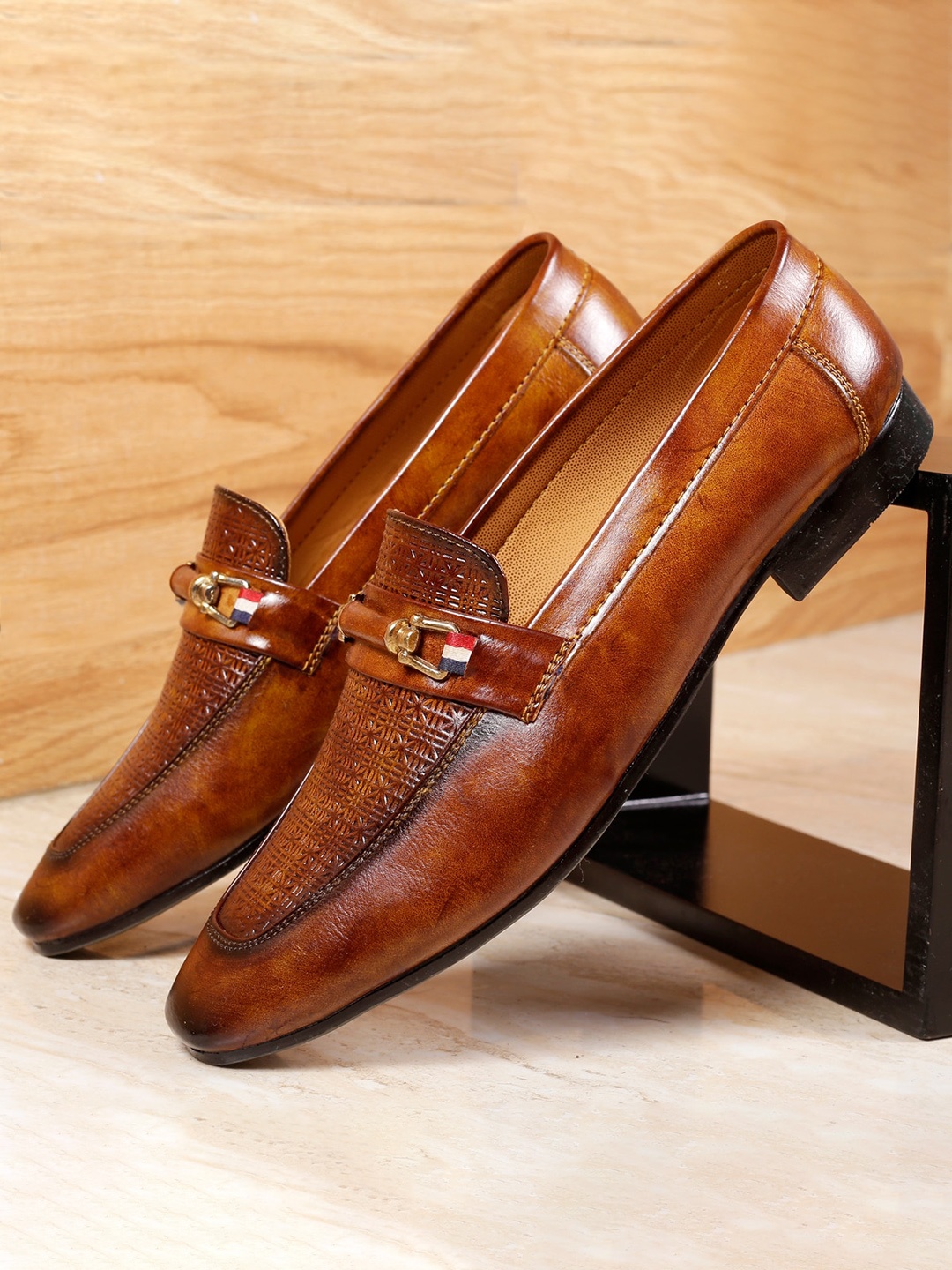 

Bxxy Men Textured Round Toe Formal Loafers, Tan