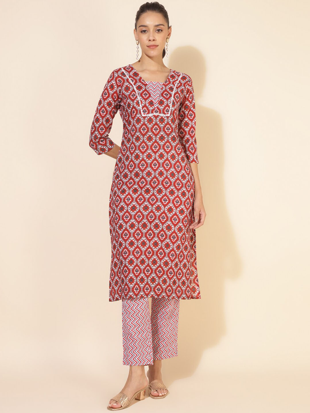 

Janasya Printed Regular Patchwork Pure Cotton Straight Kurta with Trousers, Maroon