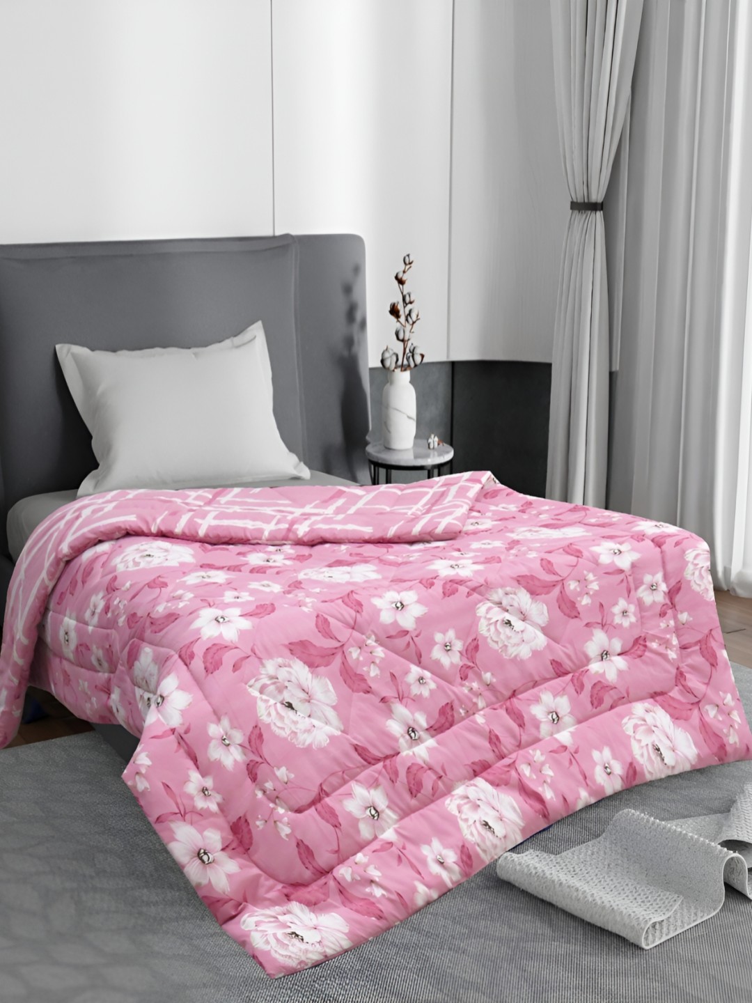 

Supreme Home Collective Pink AC Room 300 GSM Single Bed Comforter