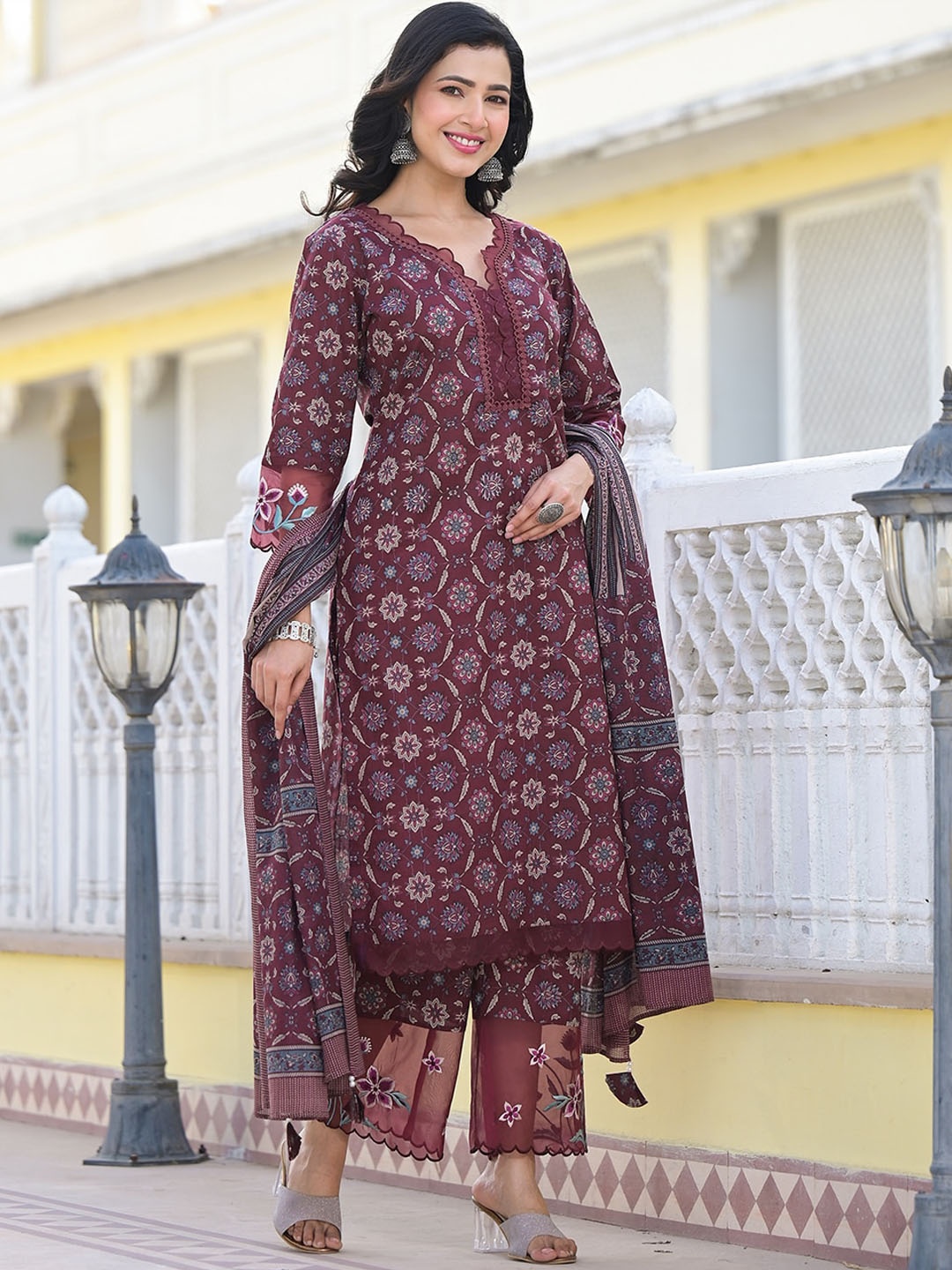 

Yufta Maroon Printed Pure Cotton Pakistani Style Kurta With Trousers & Dupatta