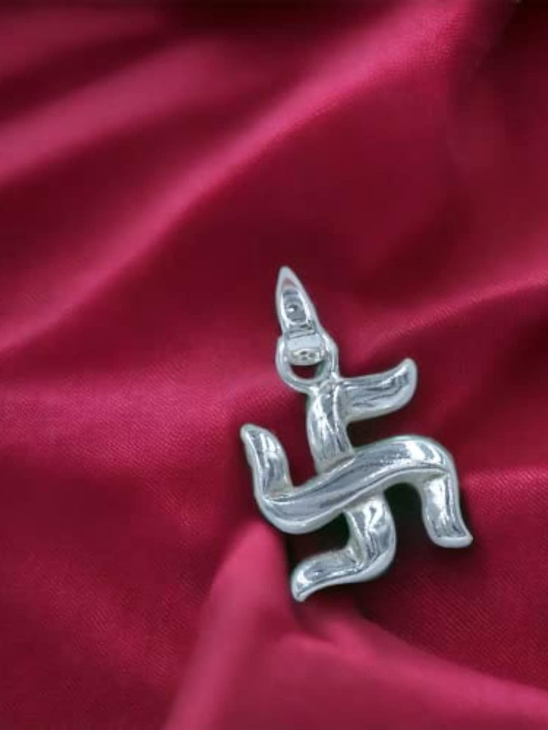 

Taraash 925 Sterling Silver Contemporary Swastik Pendant