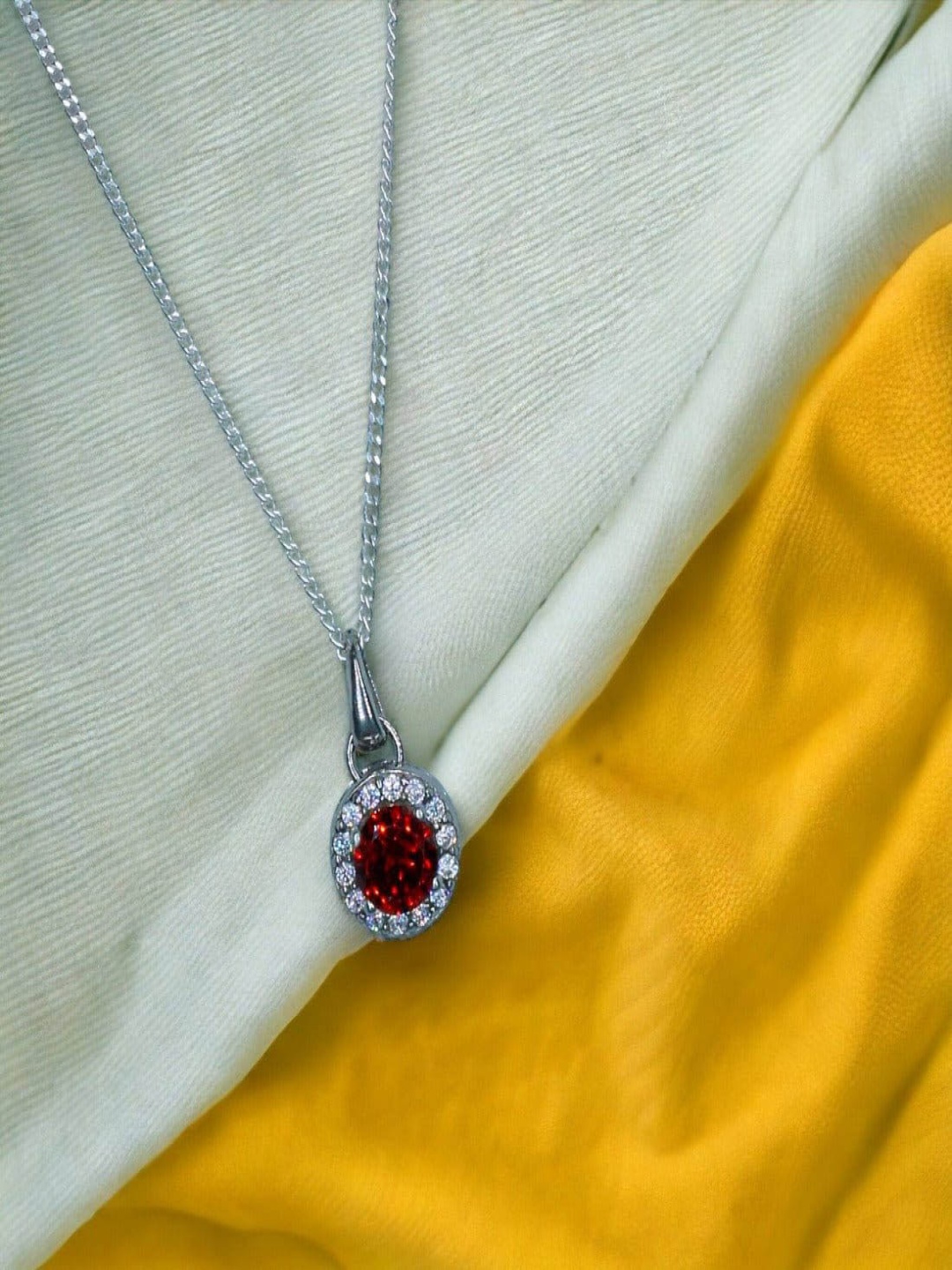 

Taraash 925 Sterling Silver Circular Pendant with Chain, Red