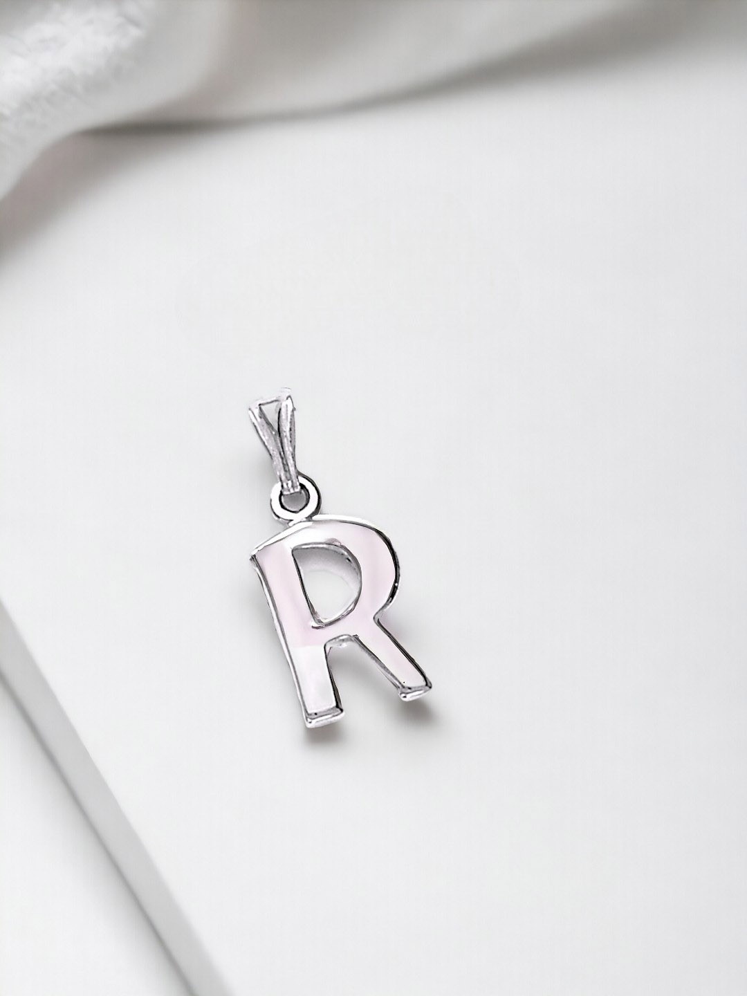 

Taraash 925 Sterling Silver Contemporary Alphabet 'R' Pendant