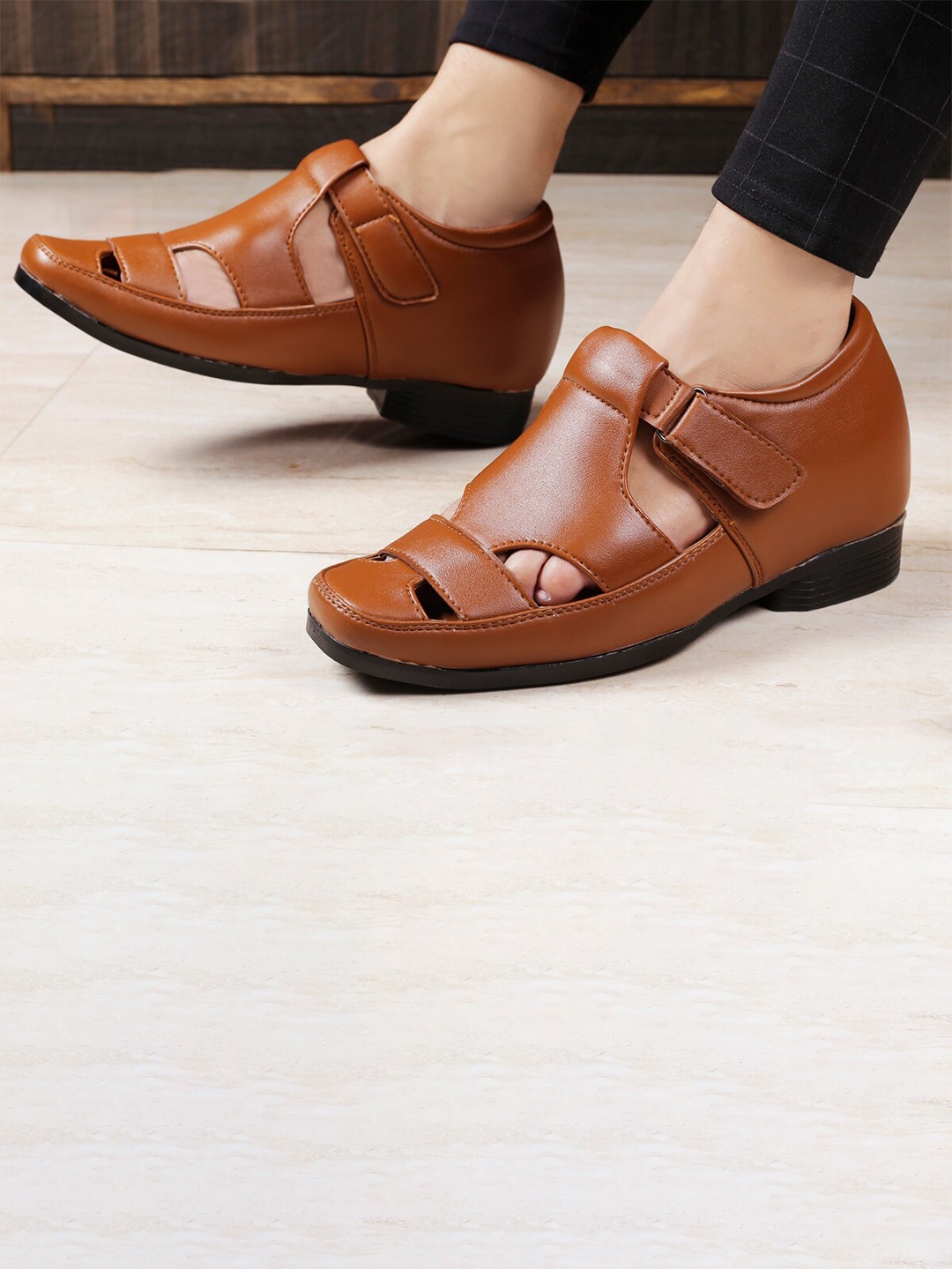

Bxxy Men Hidden Elevator Shoe-Style Sandals, Tan