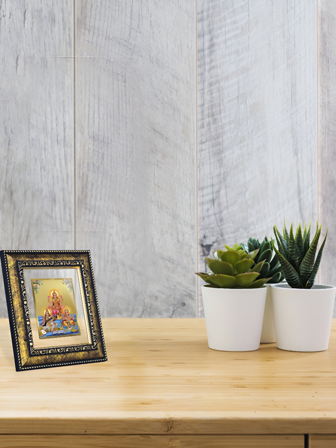 

DIVINITI Gold-Toned & Black Self Design Glass Table Photo Frame