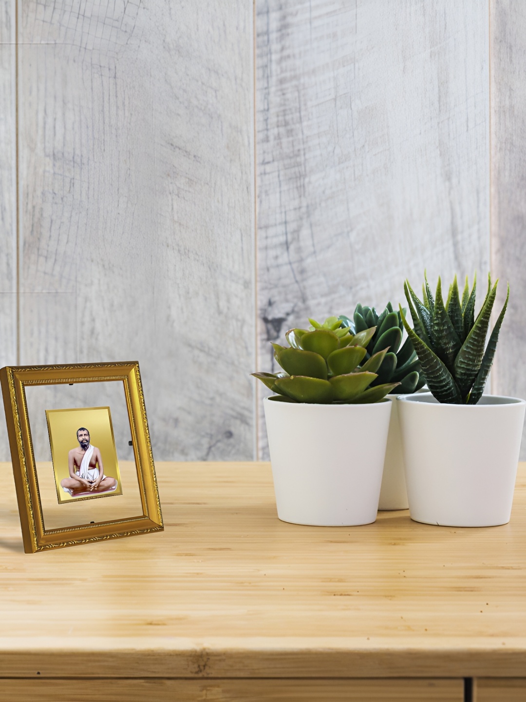 

DIVINITI Gold-Toned Glass Table Photo Frame