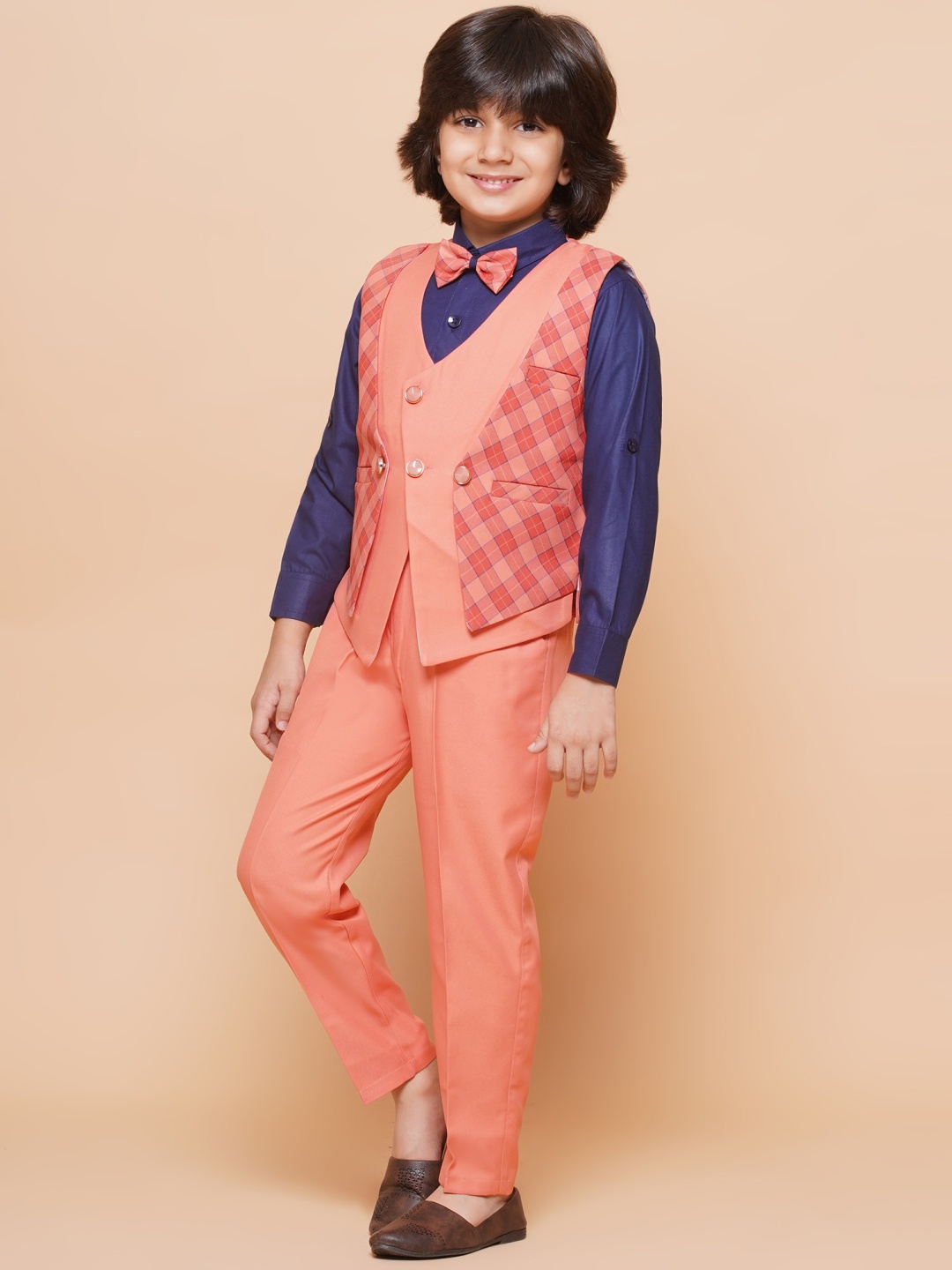 

Aj DEZInES Boys Embroidered Mandarin Collar Bandhgala Two-Piece Suits, Peach