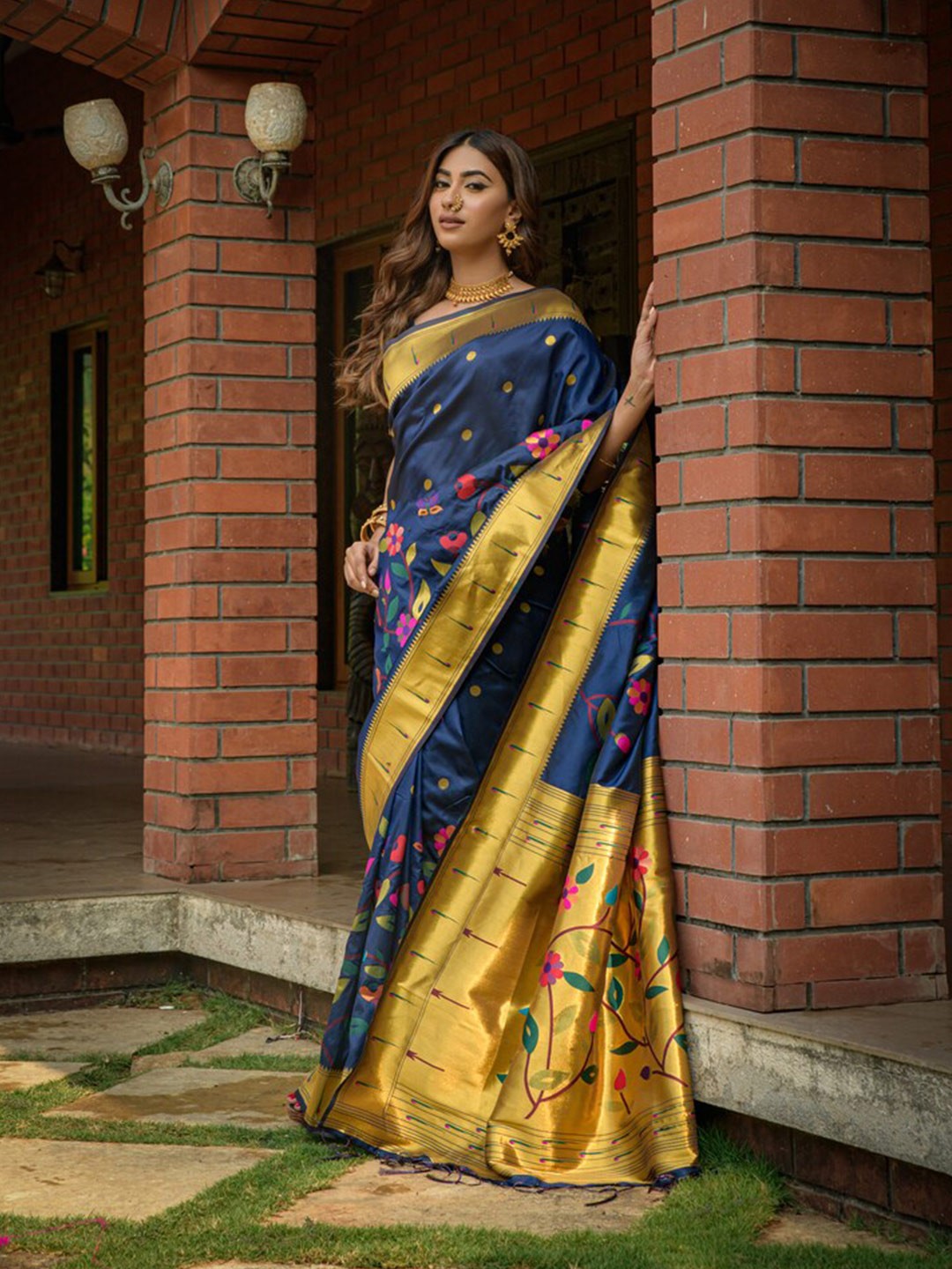 

Kandora Floral Woven Design Zari Pure Silk Paithani Saree, Navy blue