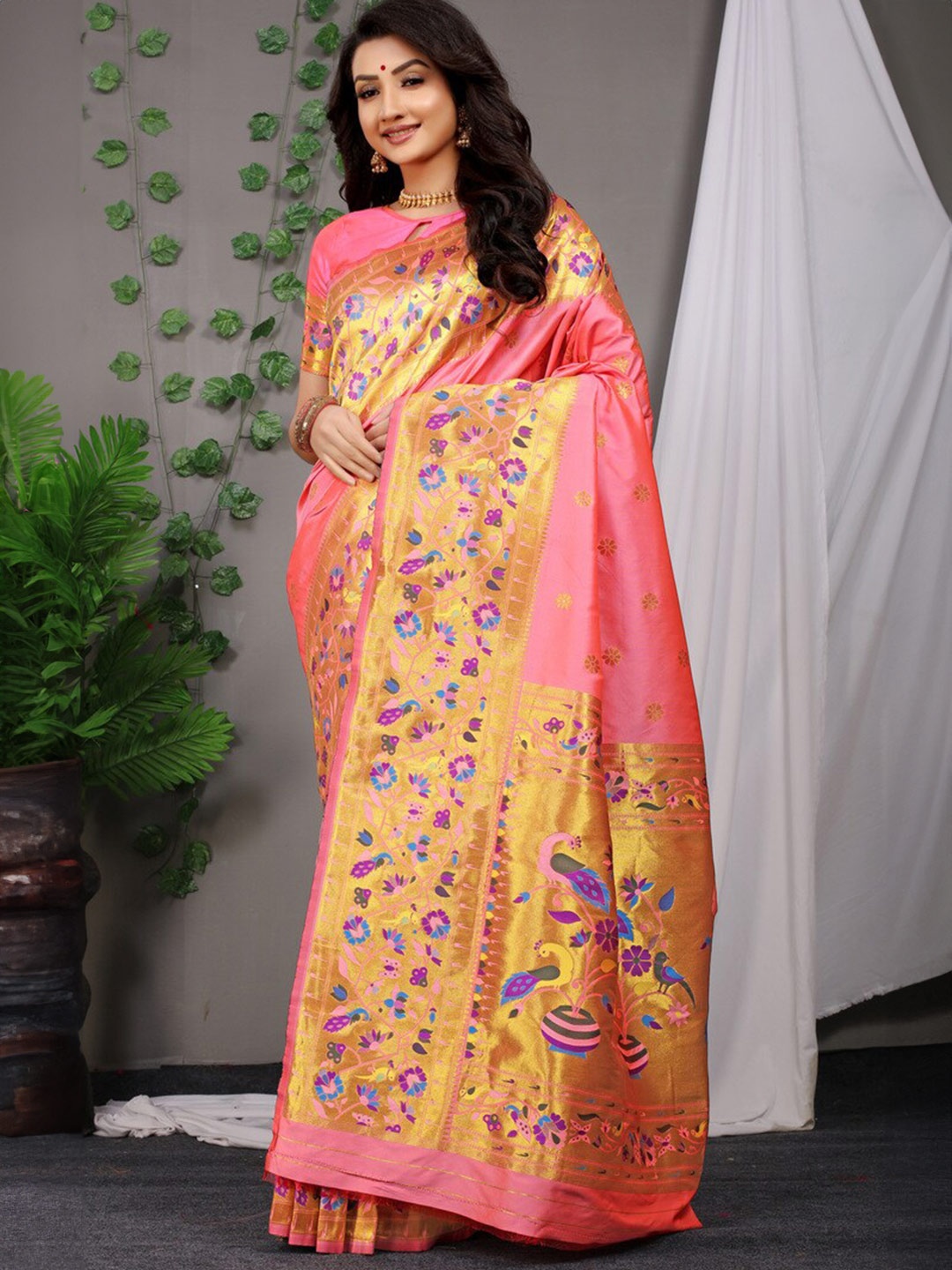 

Kandora Floral Woven Design Zari Pure Silk Paithani Saree, Peach