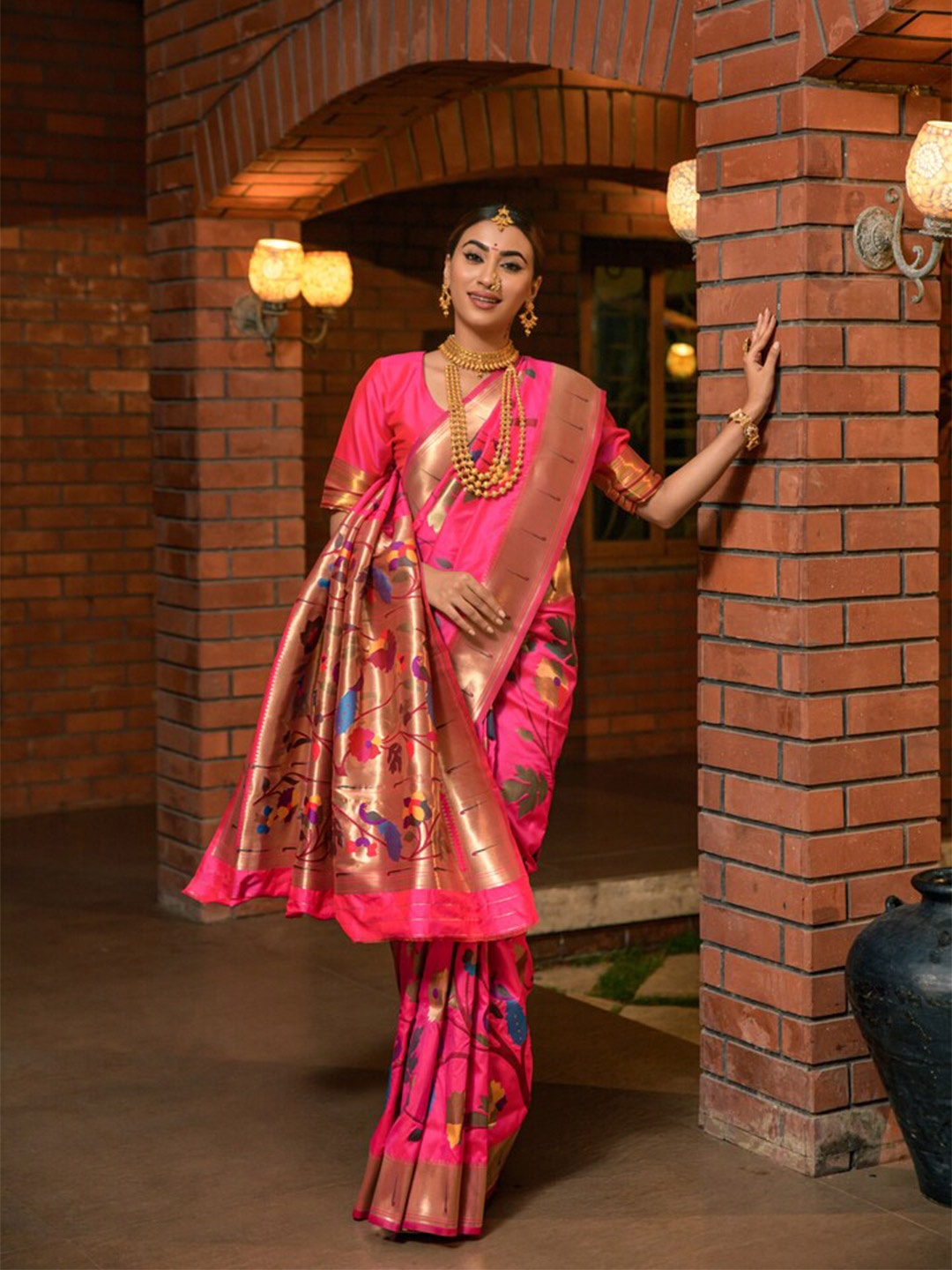 

Kandora Ethnic Woven Design Zari Pure Silk Paithani Saree, Pink