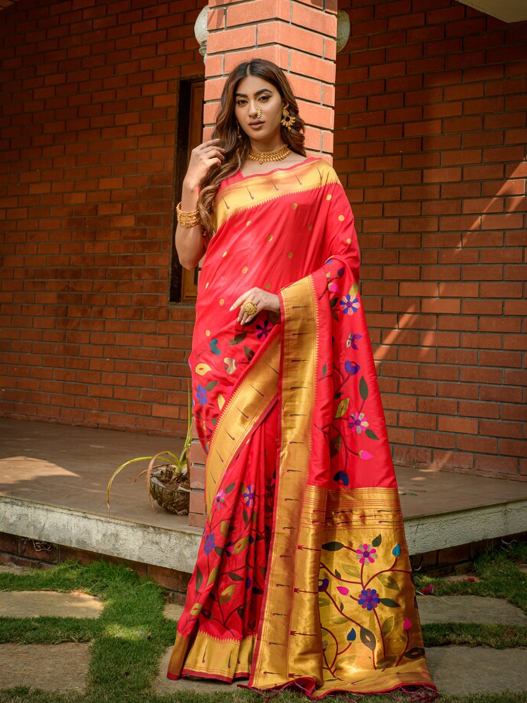 

Kandora Floral Zari Pure Silk Paithani Saree, Red