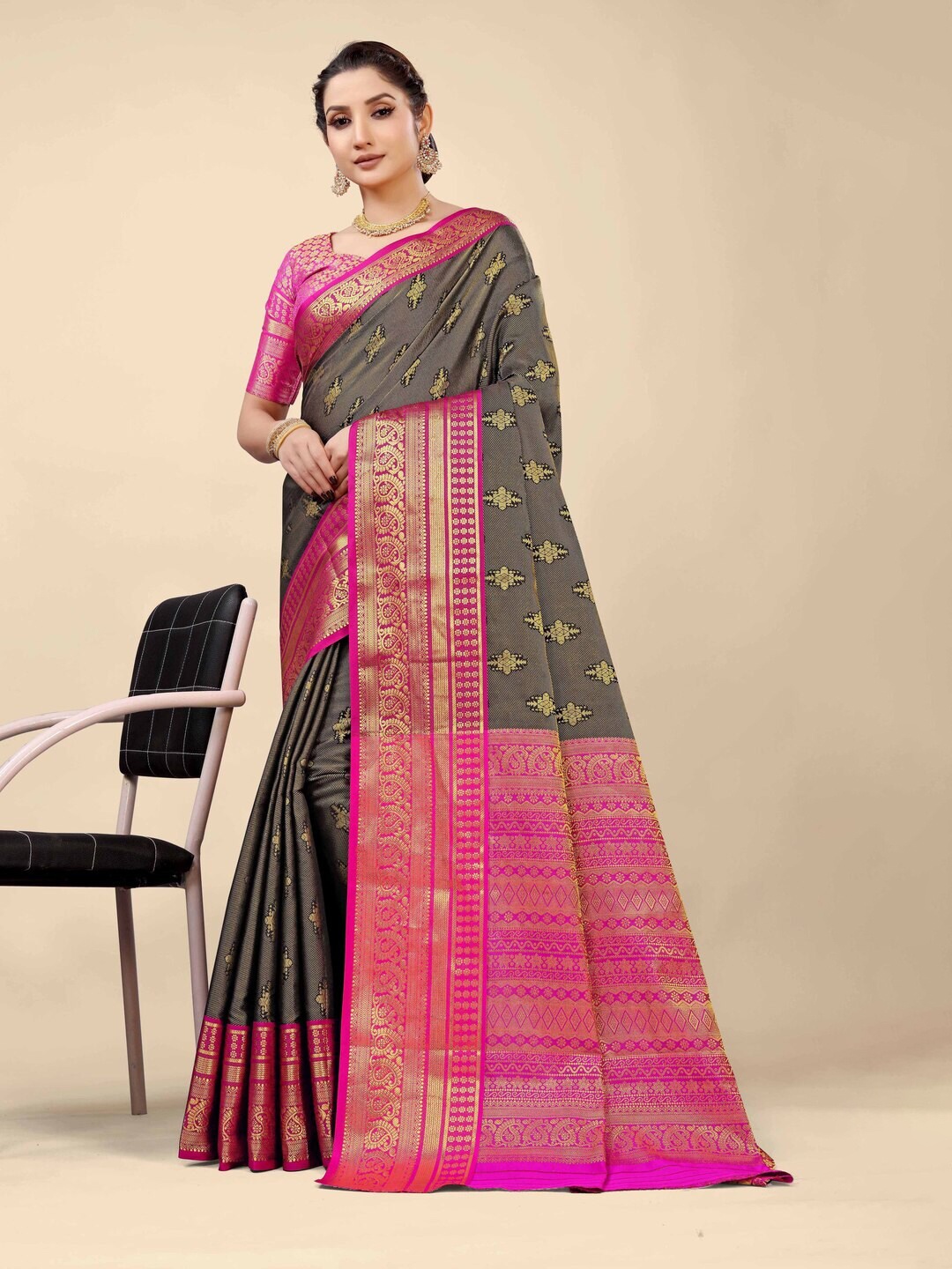 

Kandora Floral Zari Pure Silk Banarasi Saree, Olive