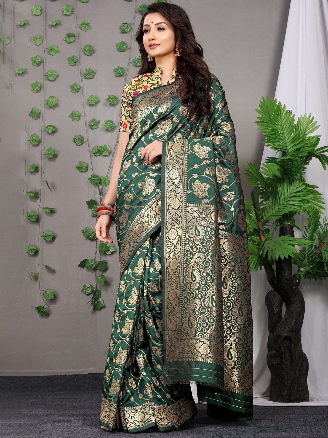 

Kandora Floral Woven Design Zari Pure Silk Banarasi Saree, Olive