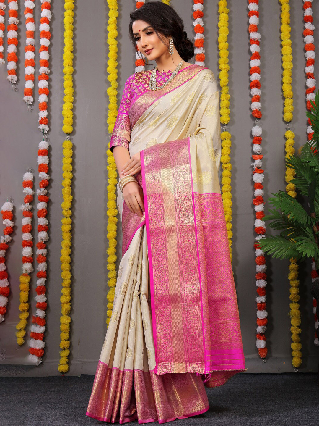 

Kandora Woven Design Zari Pure Silk Banarasi Saree, White